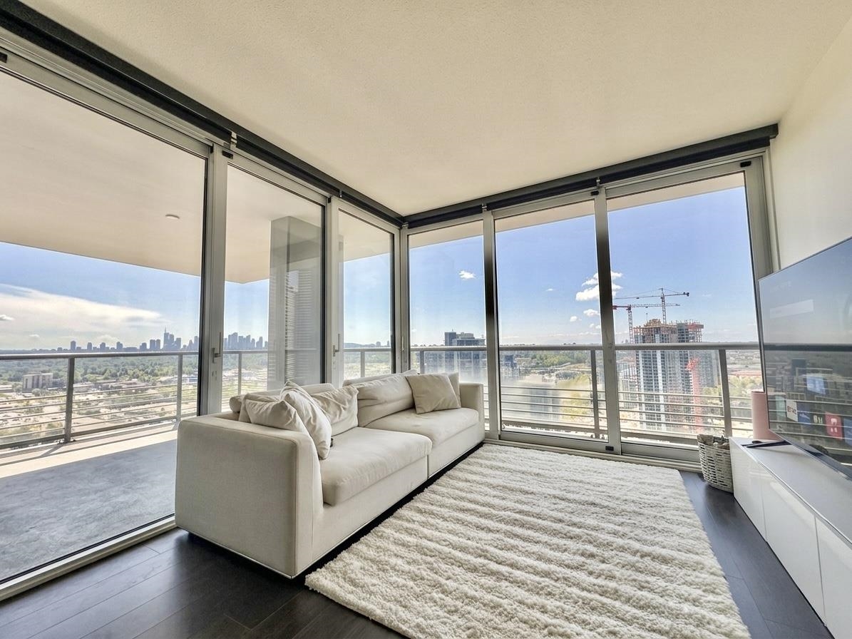 3211 4720 LOUGHEED HIGHWAY Unit: 3211