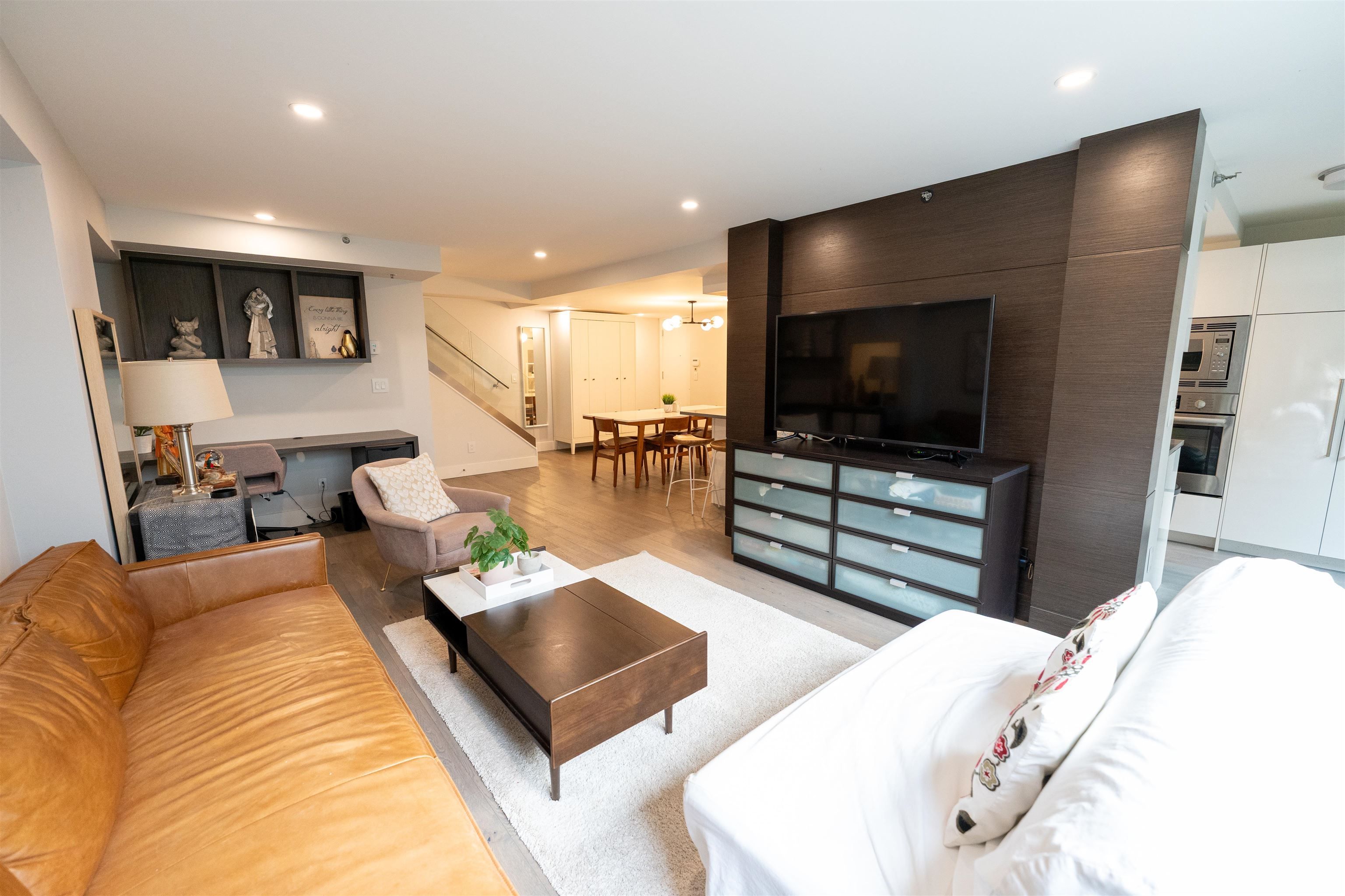201 289 DRAKE STREET Unit: 201