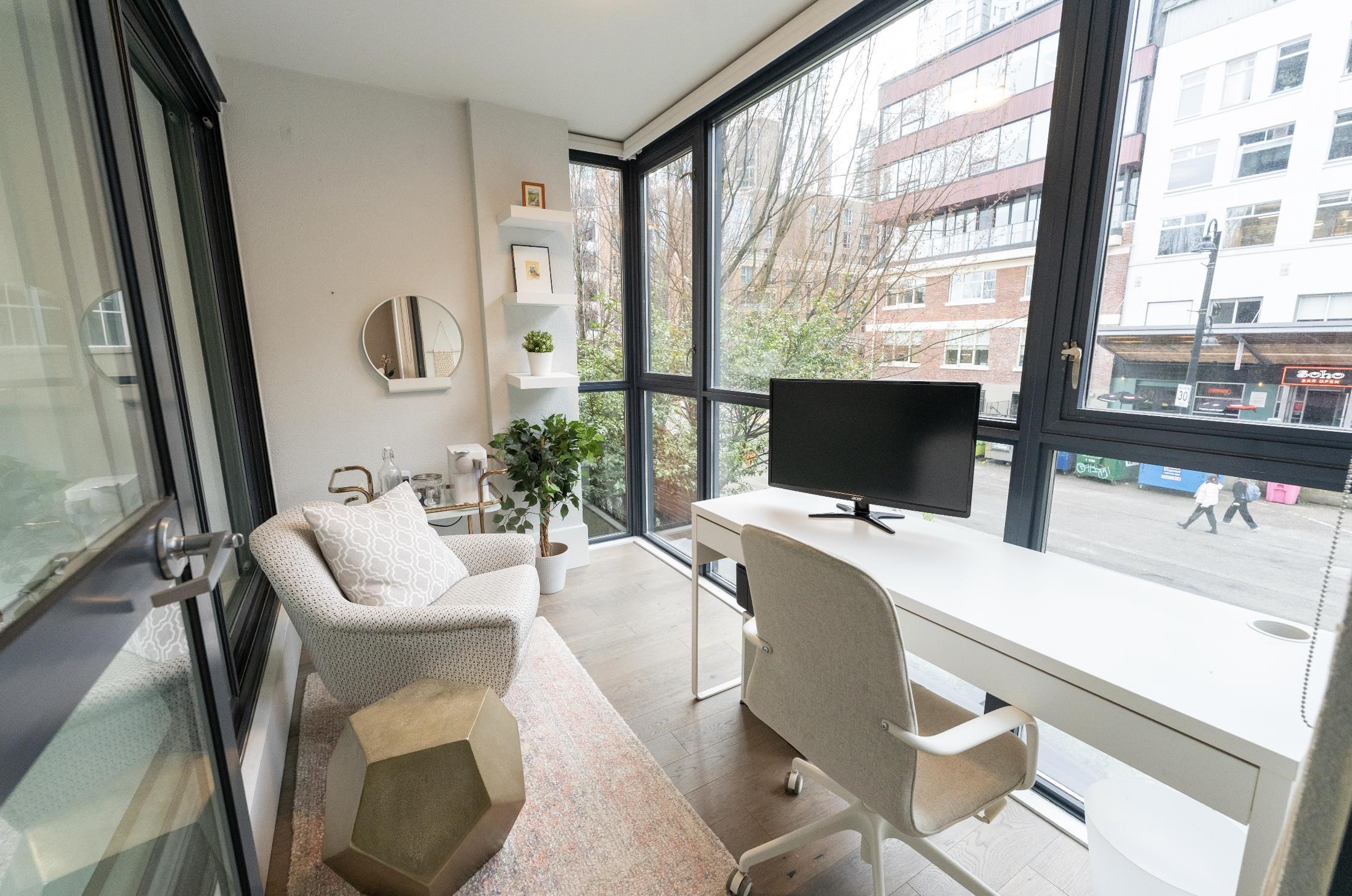 201 289 DRAKE STREET Unit: 201