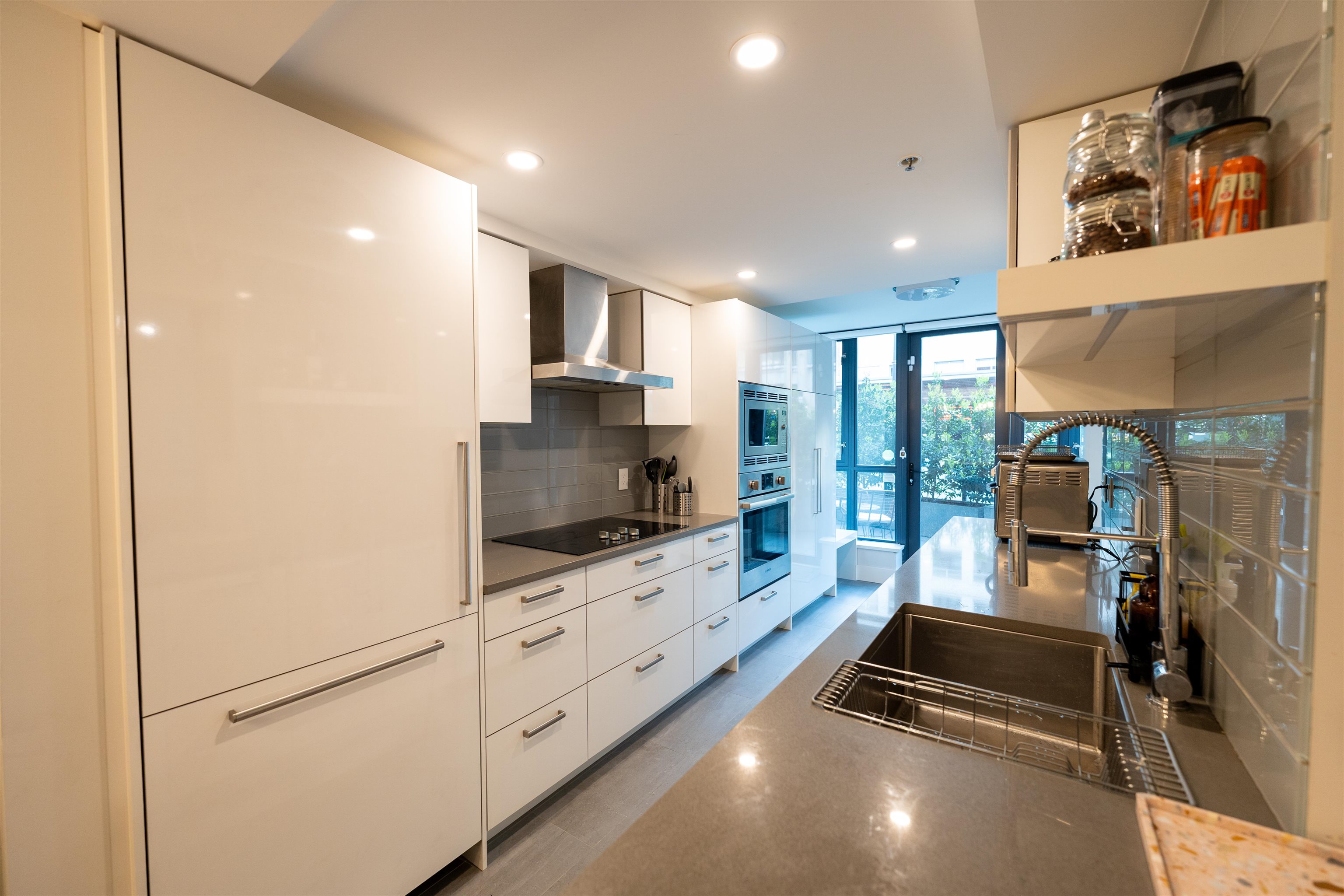 201 289 DRAKE STREET Unit: 201