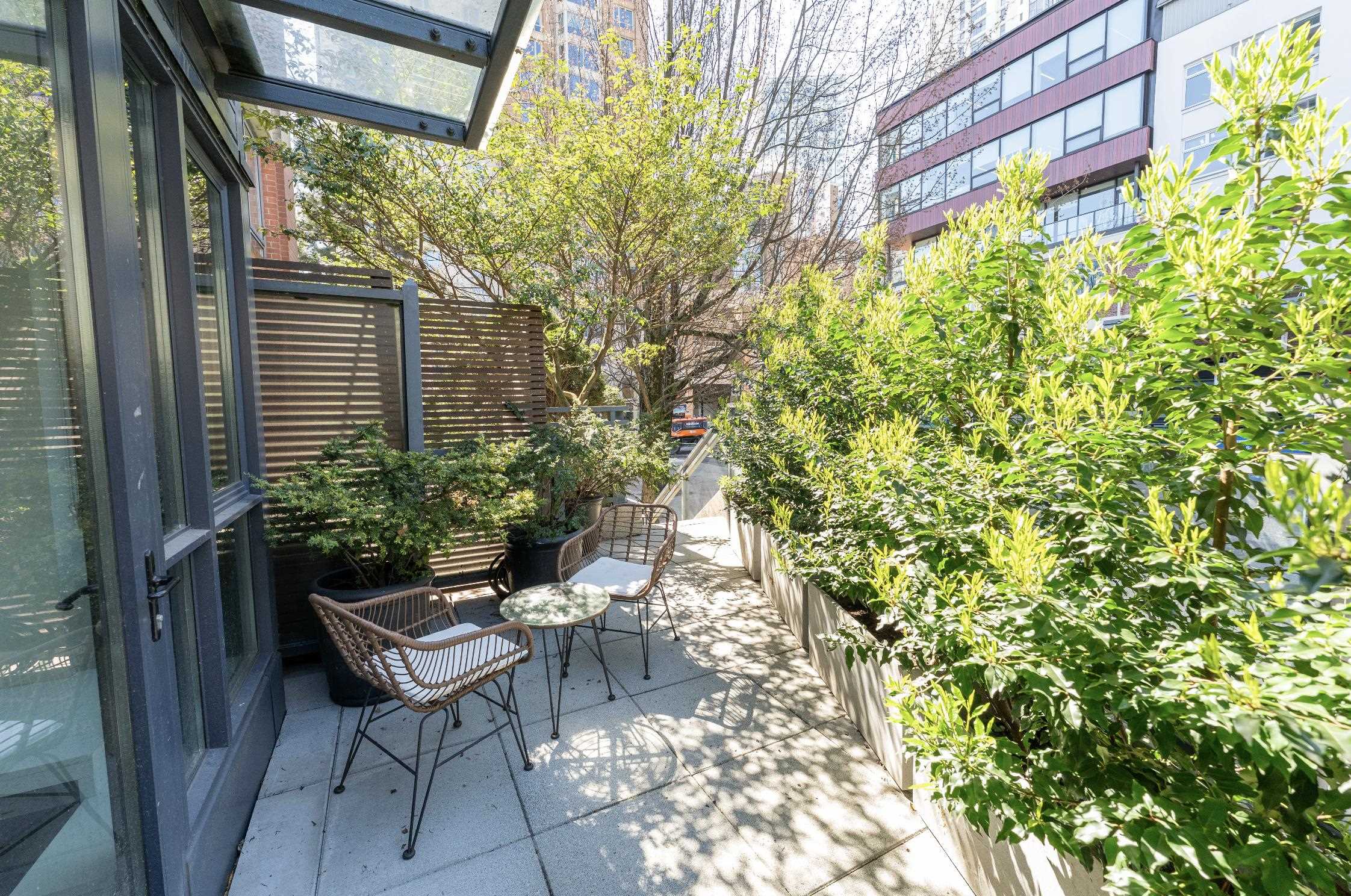 201 289 DRAKE STREET Unit: 201