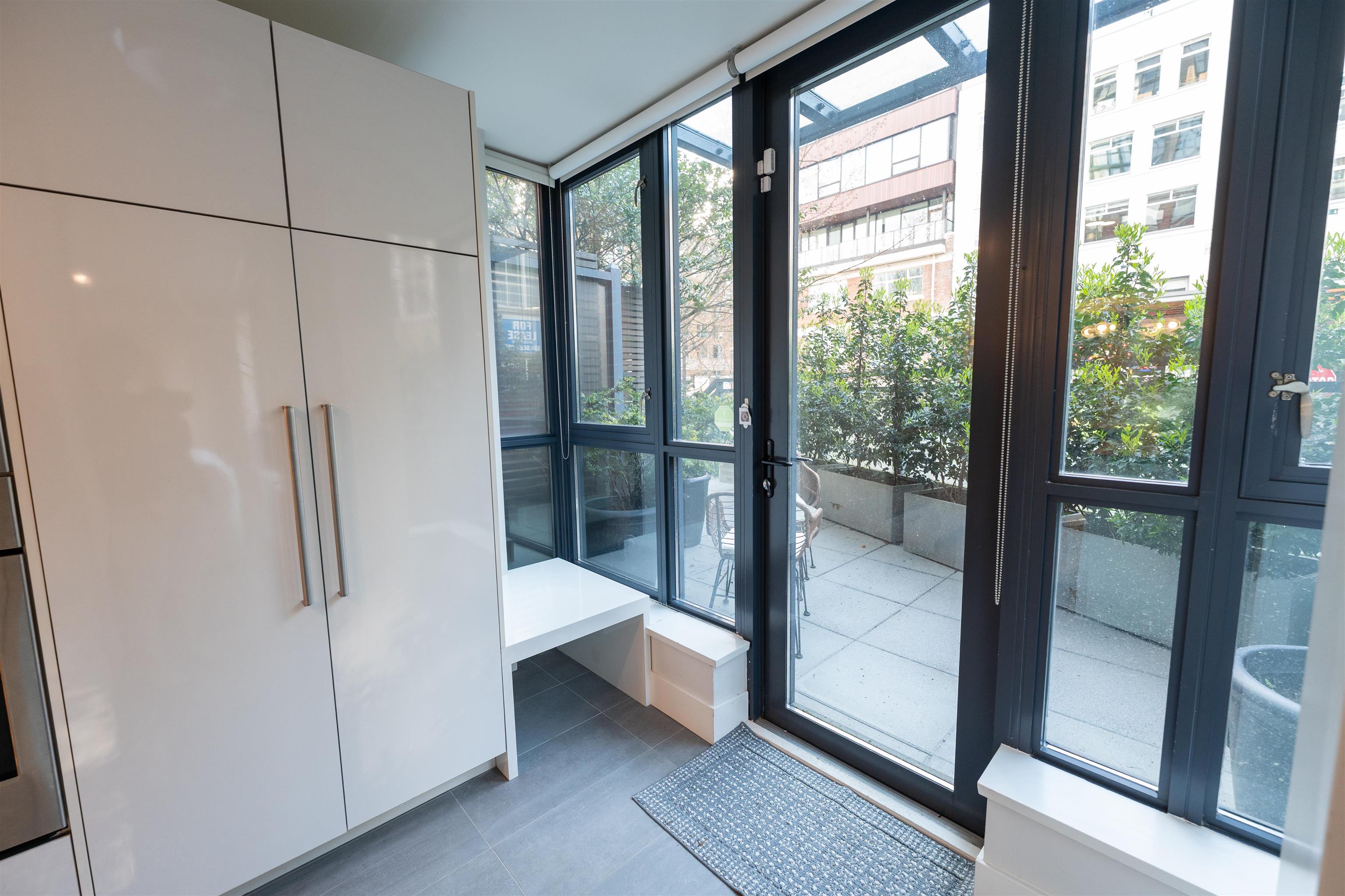 201 289 DRAKE STREET Unit: 201