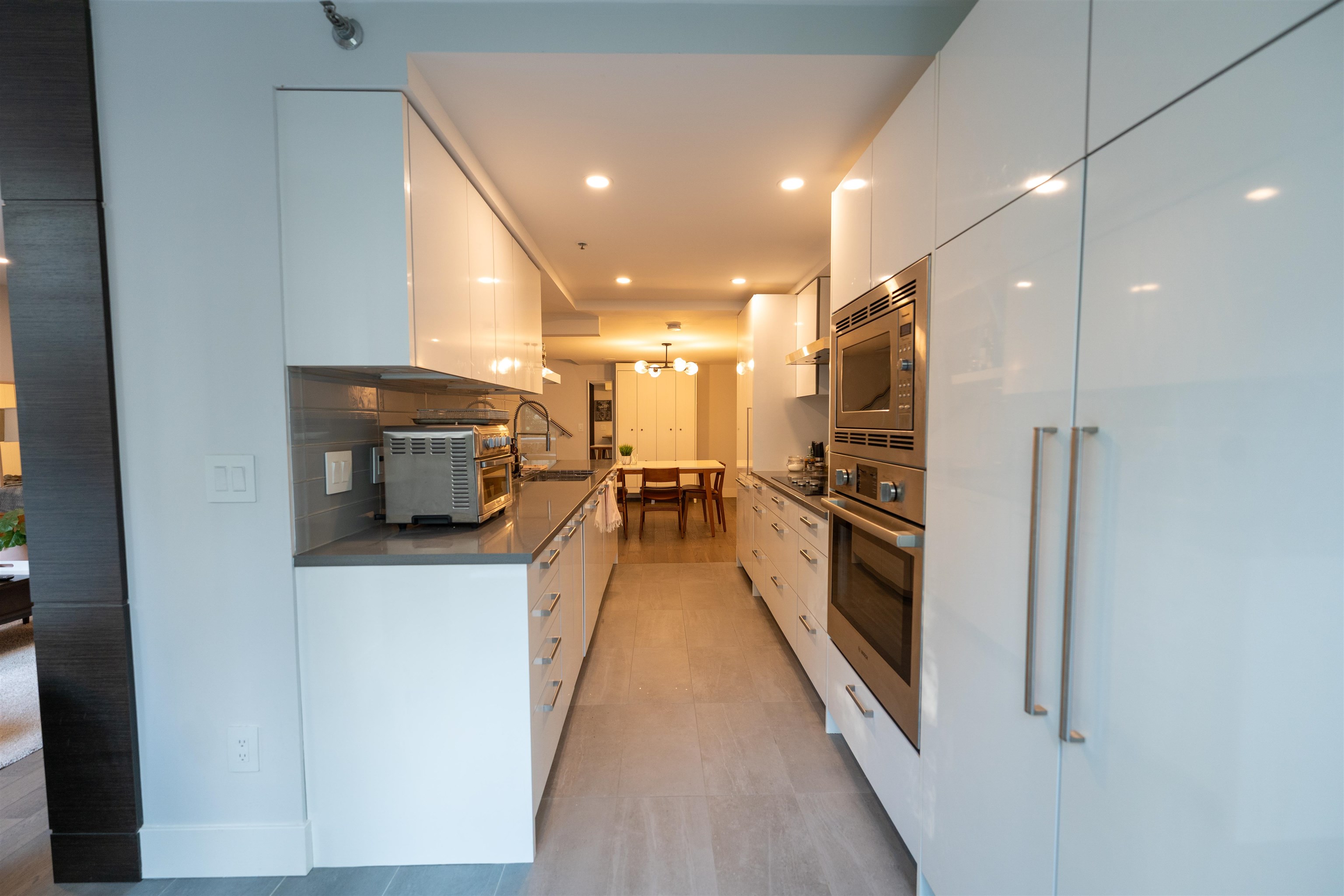 201 289 DRAKE STREET Unit: 201