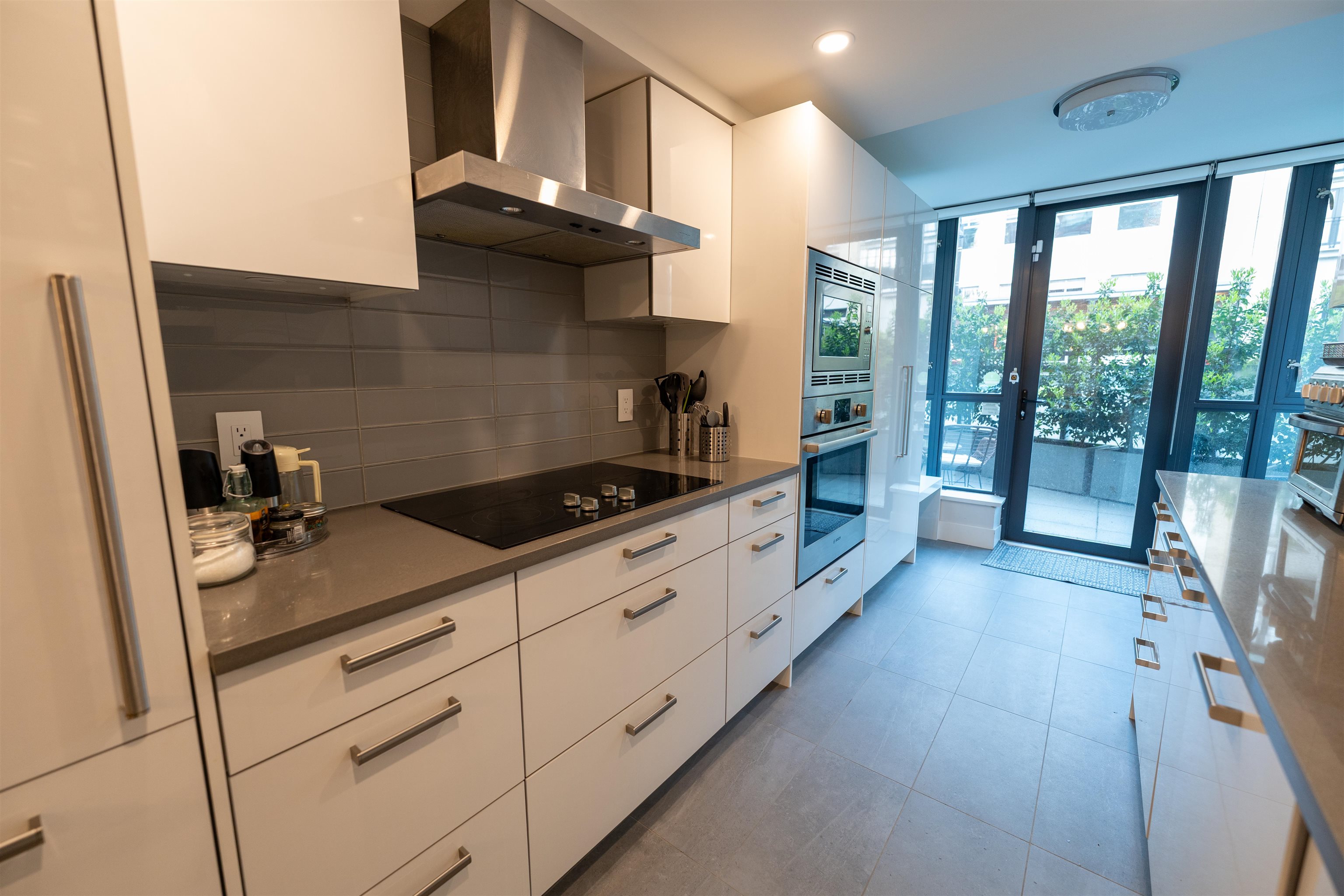 201 289 DRAKE STREET Unit: 201