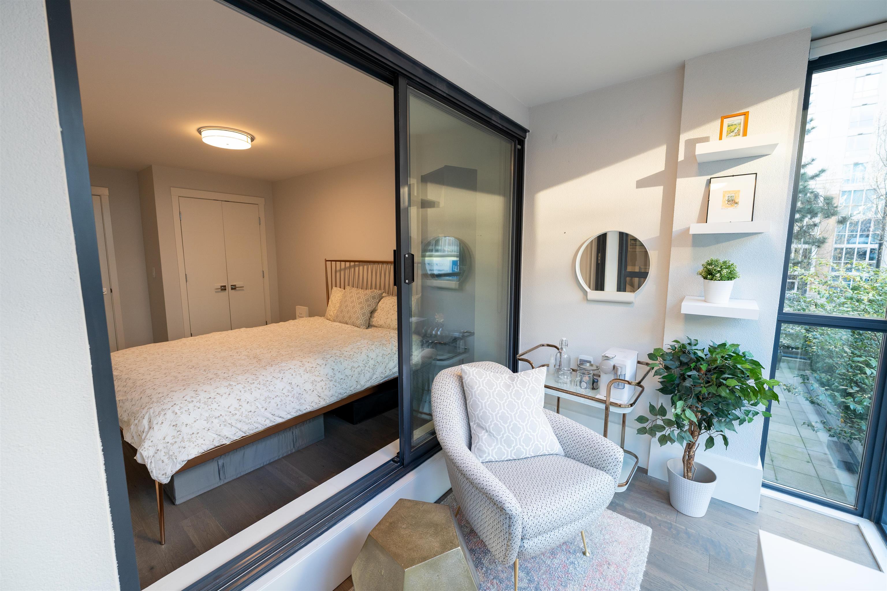 201 289 DRAKE STREET Unit: 201