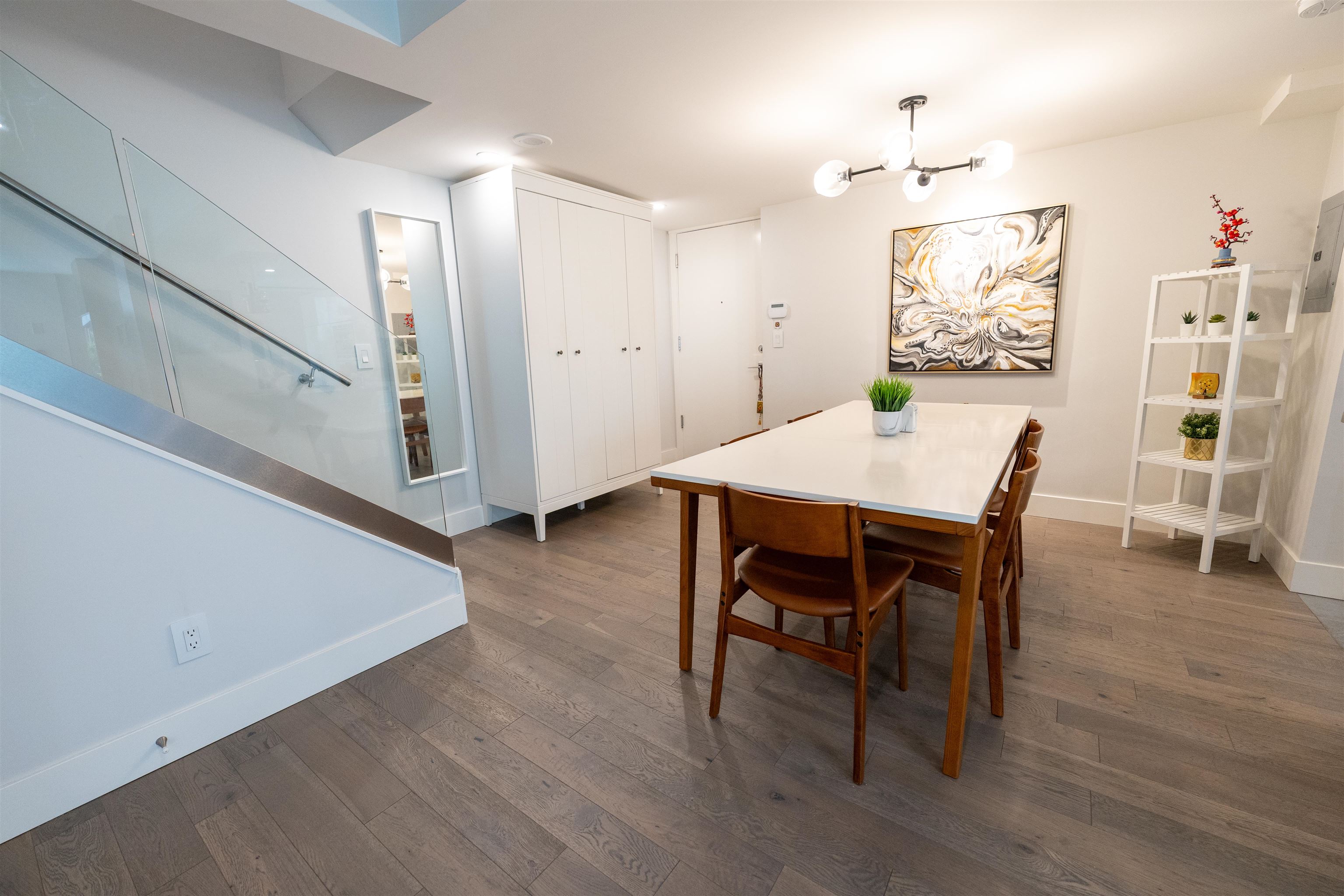 201 289 DRAKE STREET Unit: 201