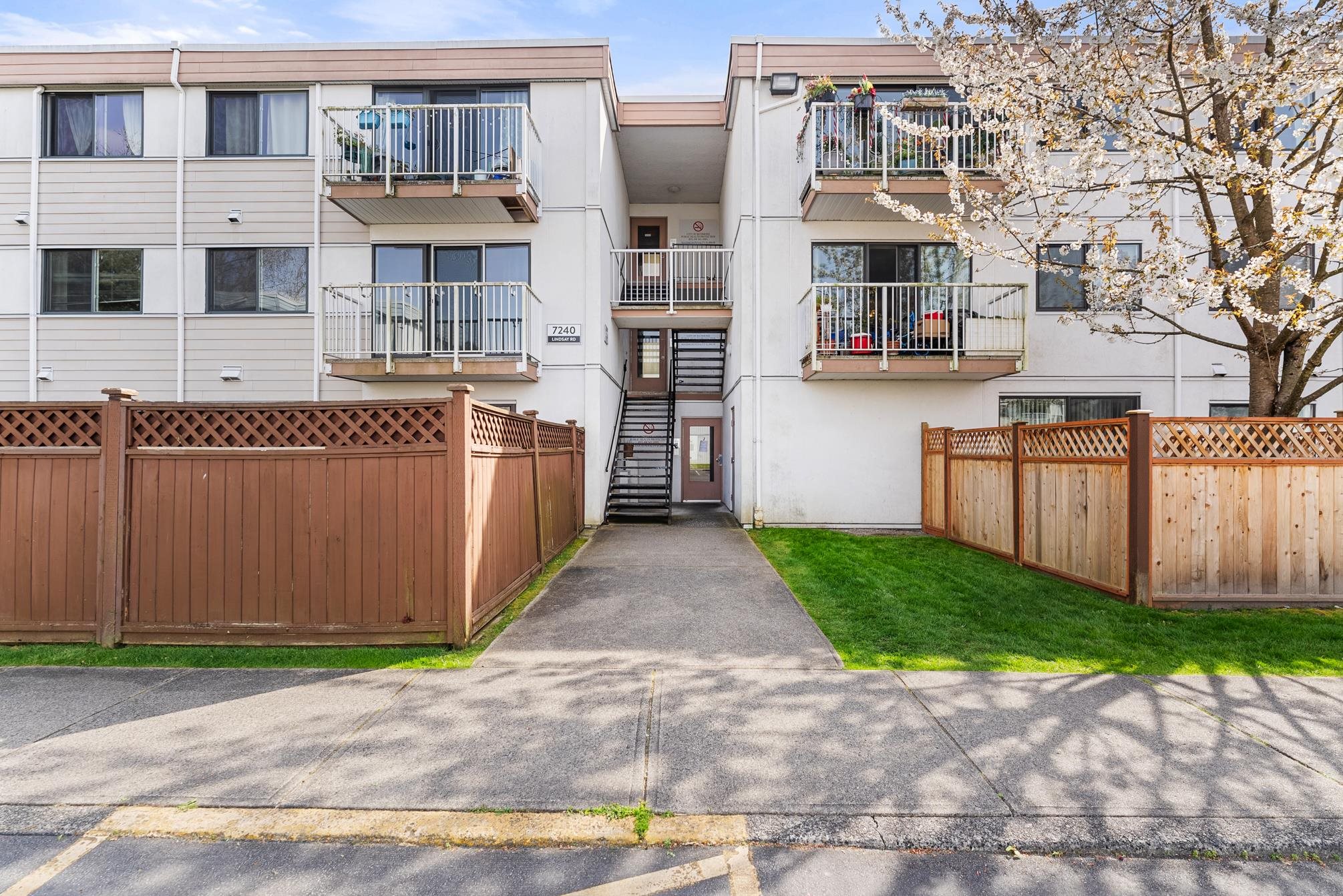 306 7240 LINDSAY ROAD Unit: 306