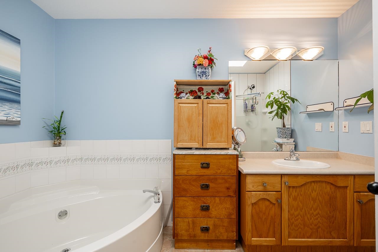 301 19128 FORD ROAD Unit: 301
