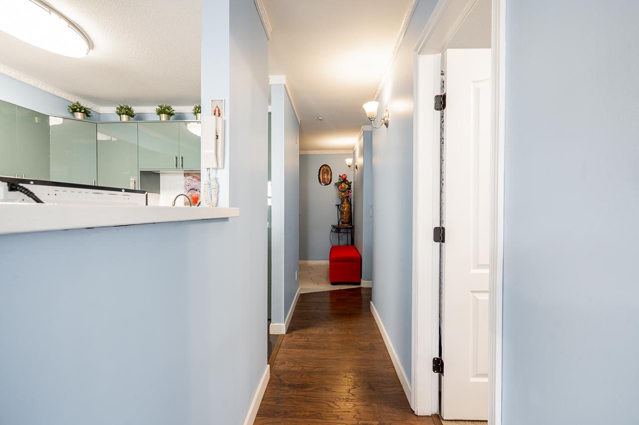 301 19128 FORD ROAD Unit: 301