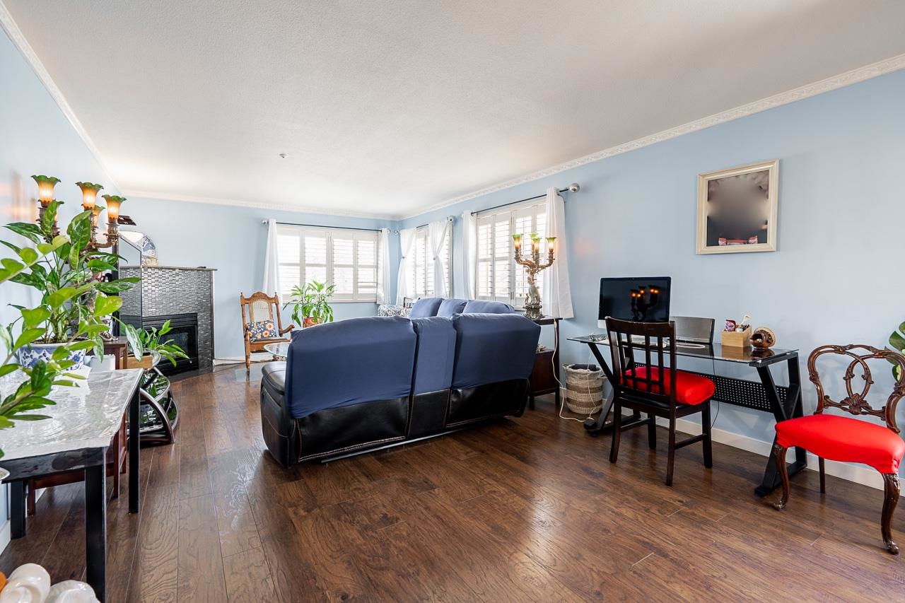 301 19128 FORD ROAD Unit: 301