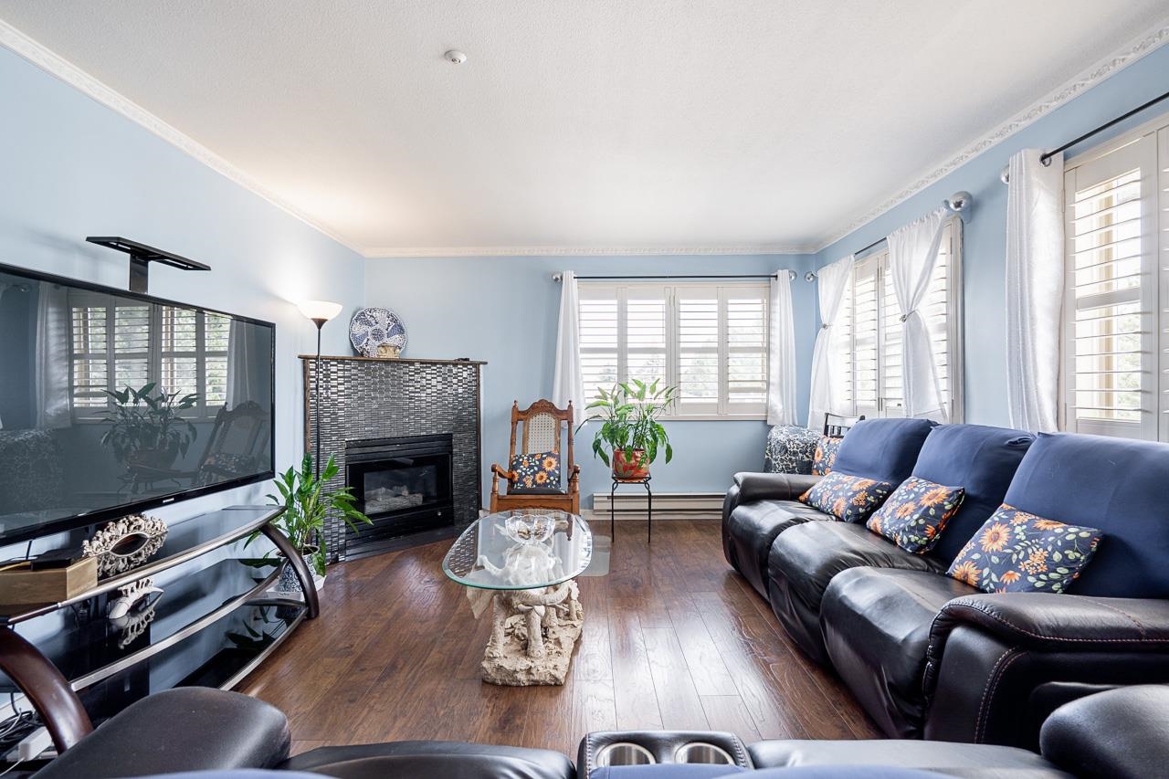 301 19128 FORD ROAD Unit: 301