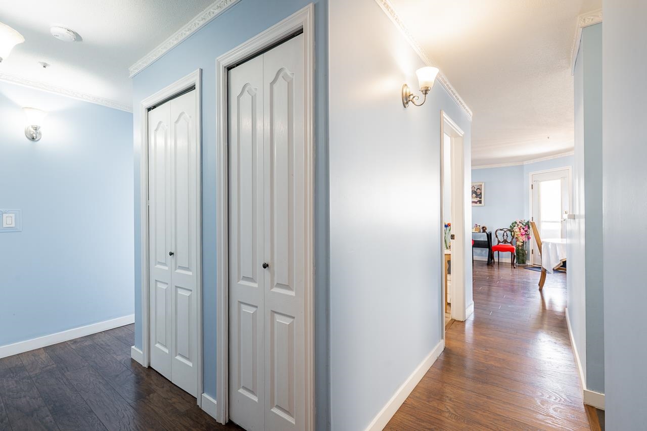 301 19128 FORD ROAD Unit: 301