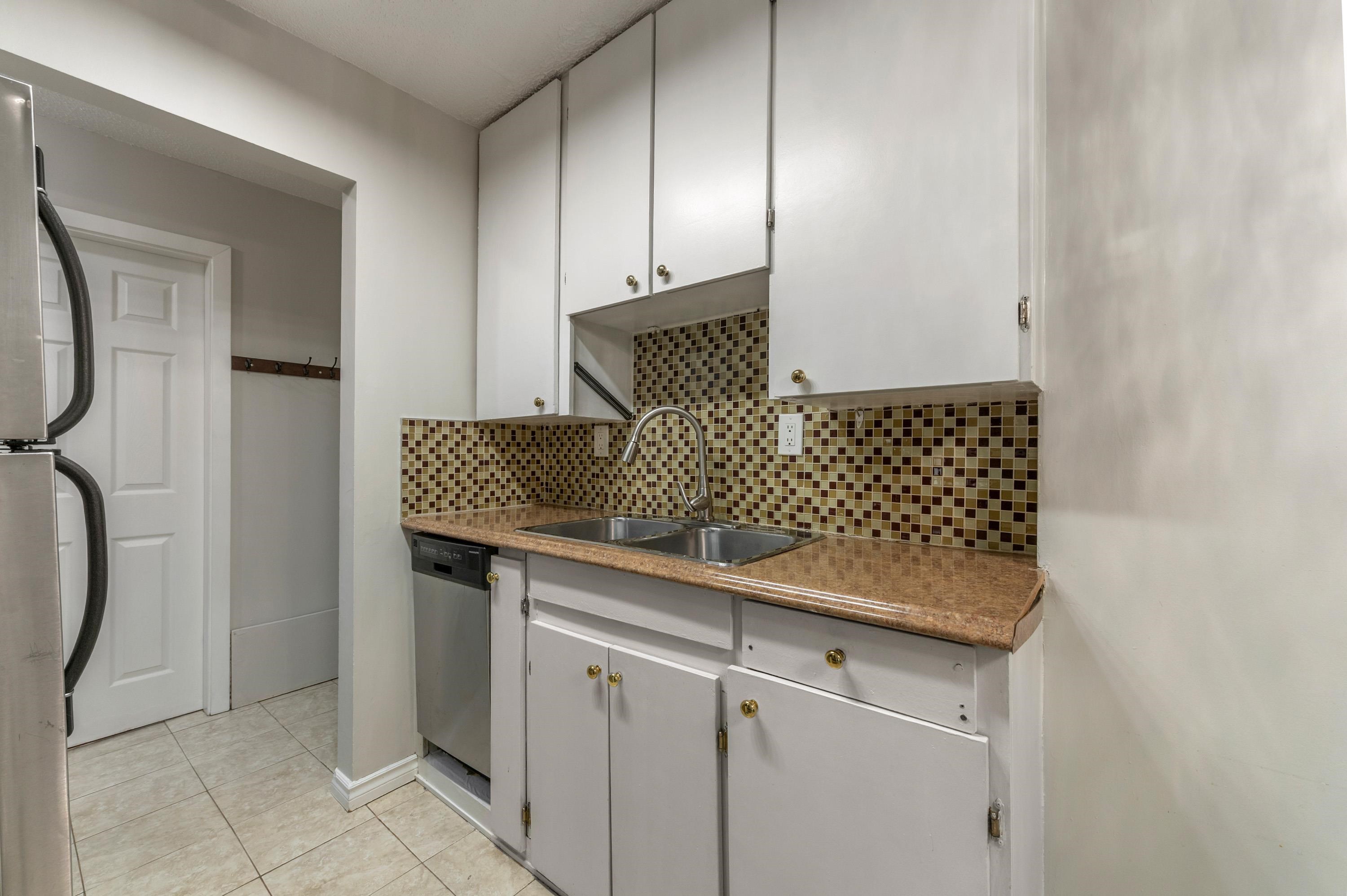 103 2040 CORNWALL AVENUE Unit: 103