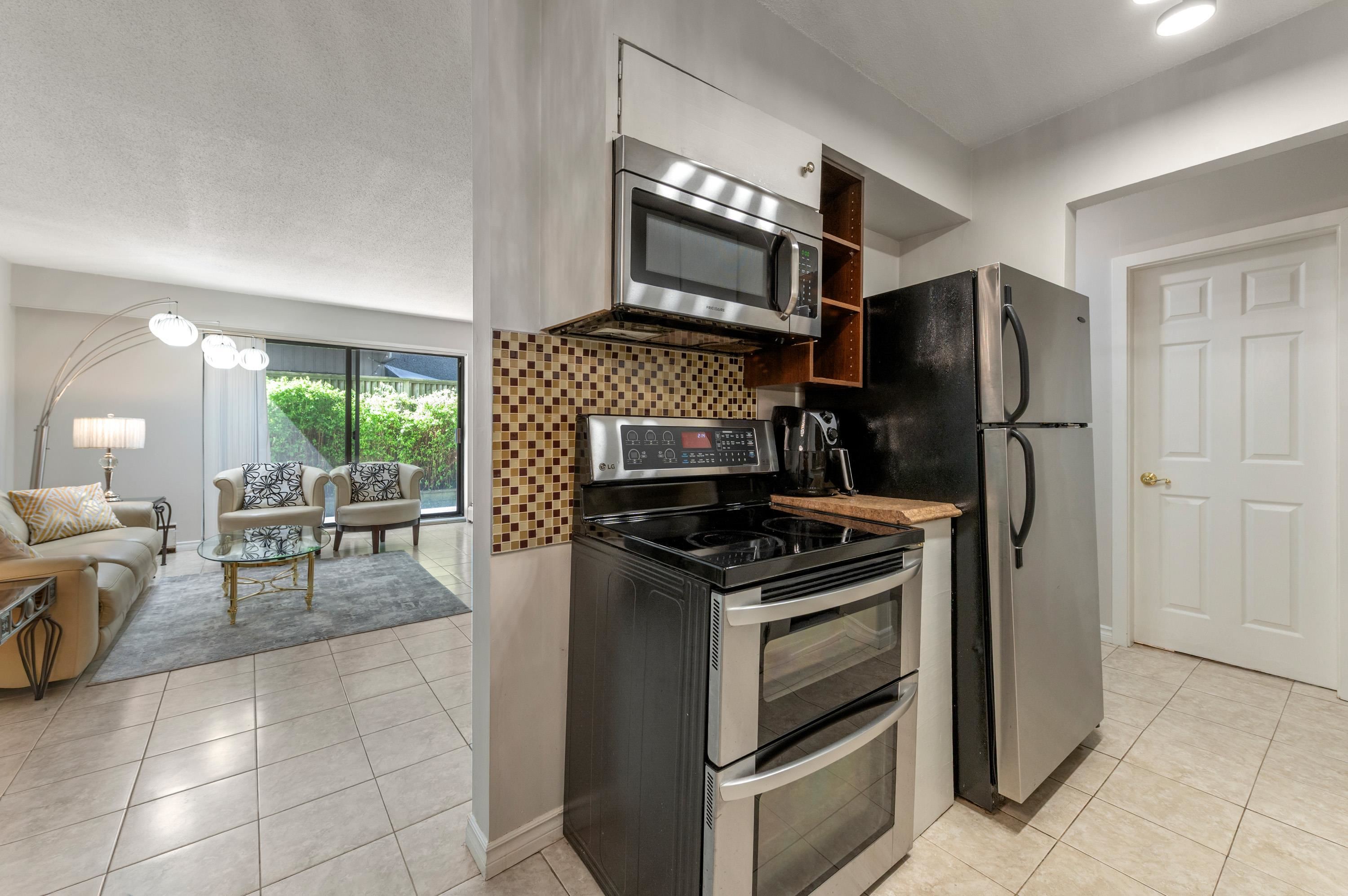 103 2040 CORNWALL AVENUE Unit: 103