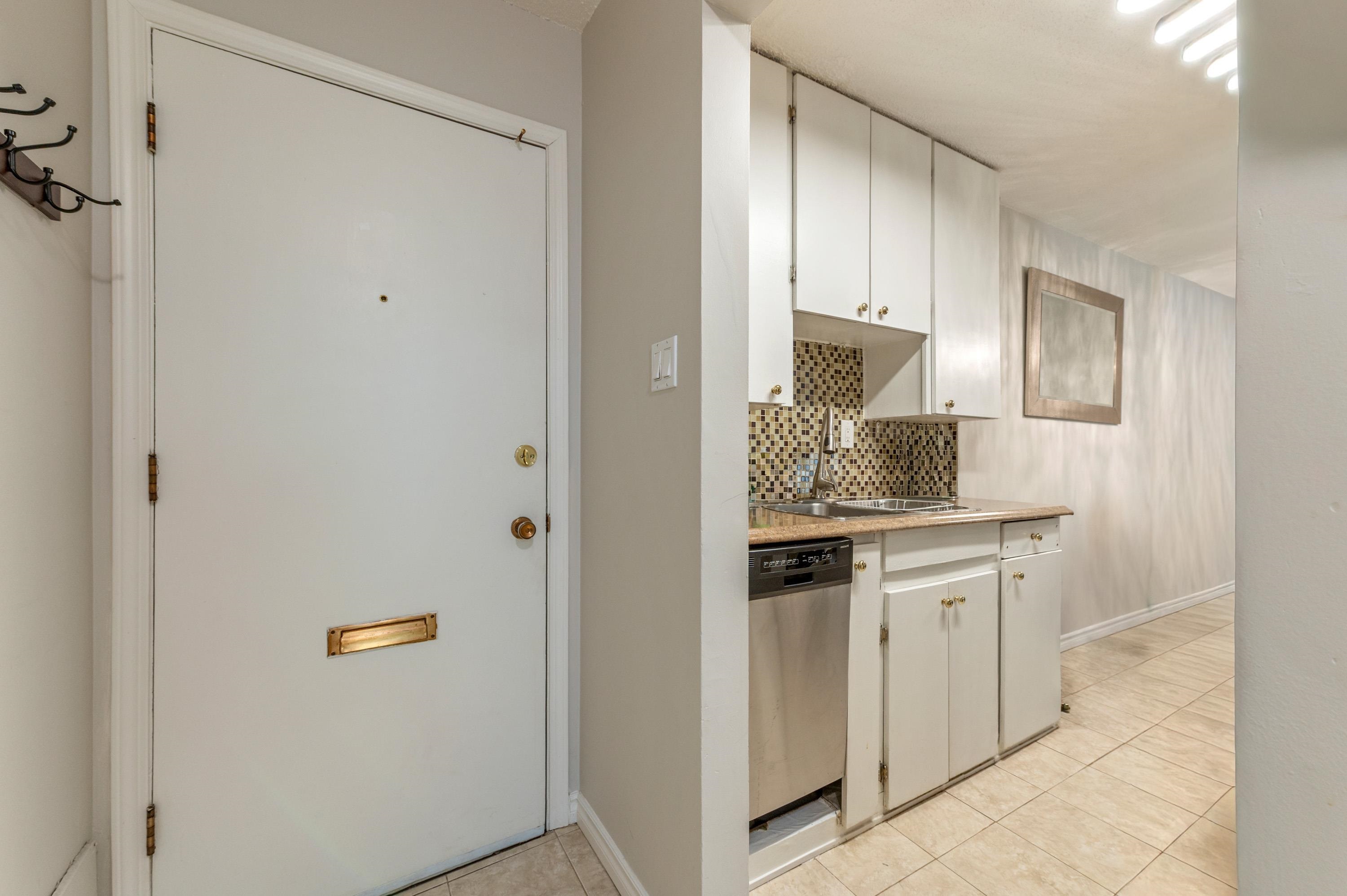 103 2040 CORNWALL AVENUE Unit: 103