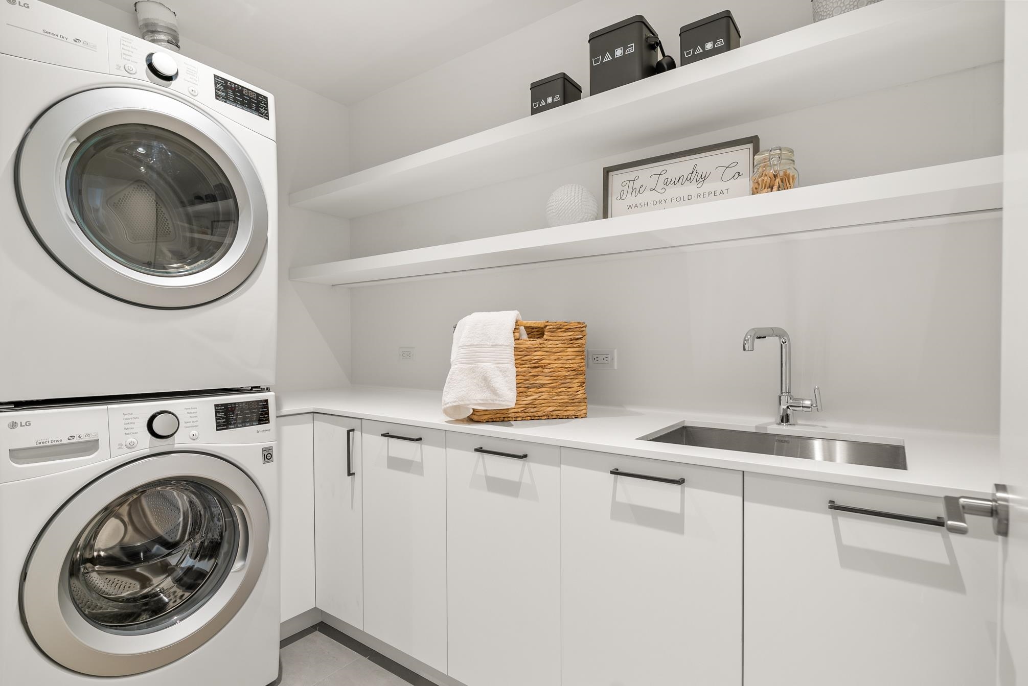 1701 1500 MARTIN STREET Unit: 1701