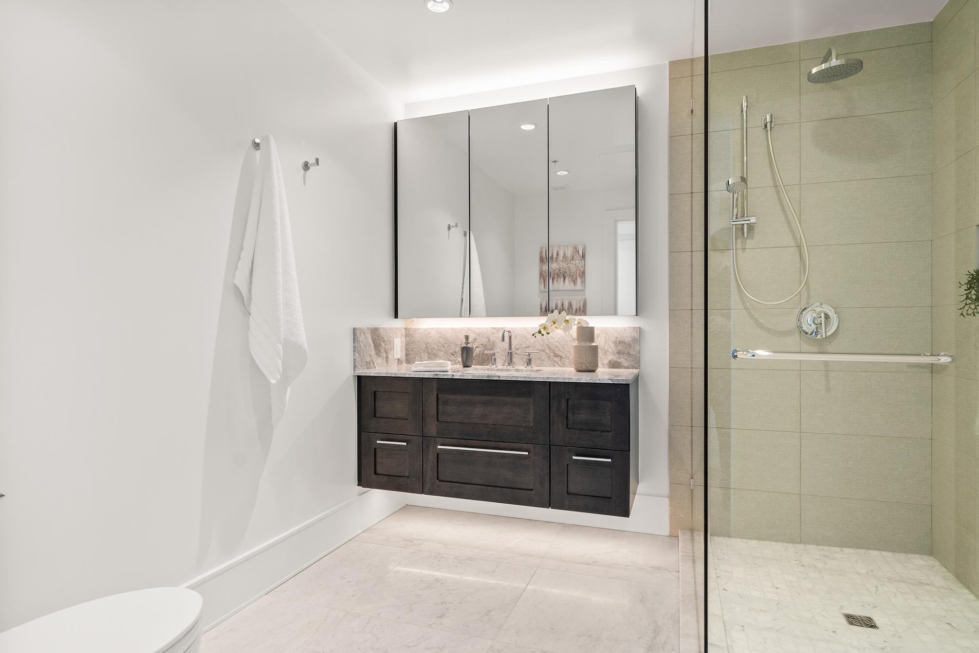 1701 1500 MARTIN STREET Unit: 1701