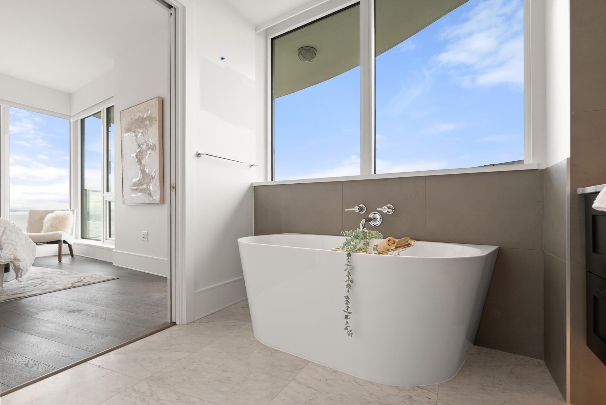 1701 1500 MARTIN STREET Unit: 1701