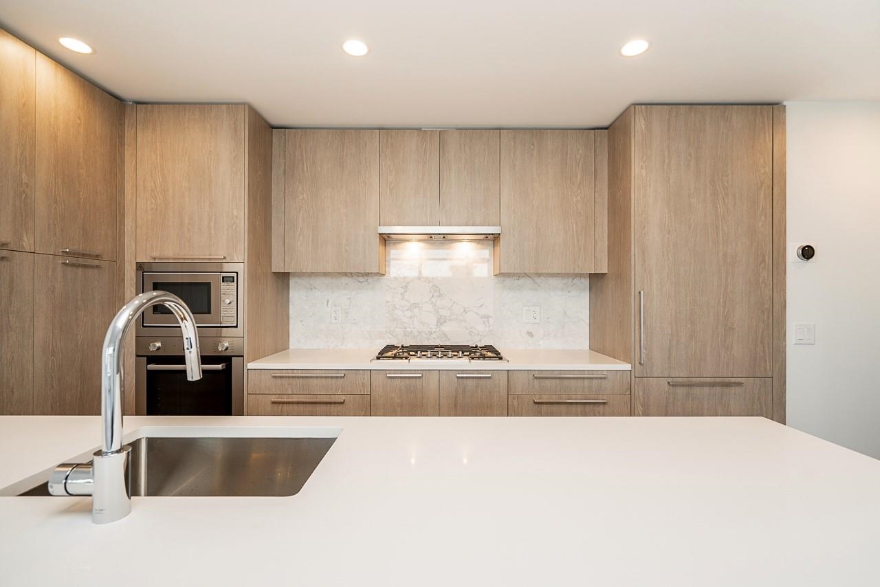 303 6398 SILVER AVENUE Unit: 303