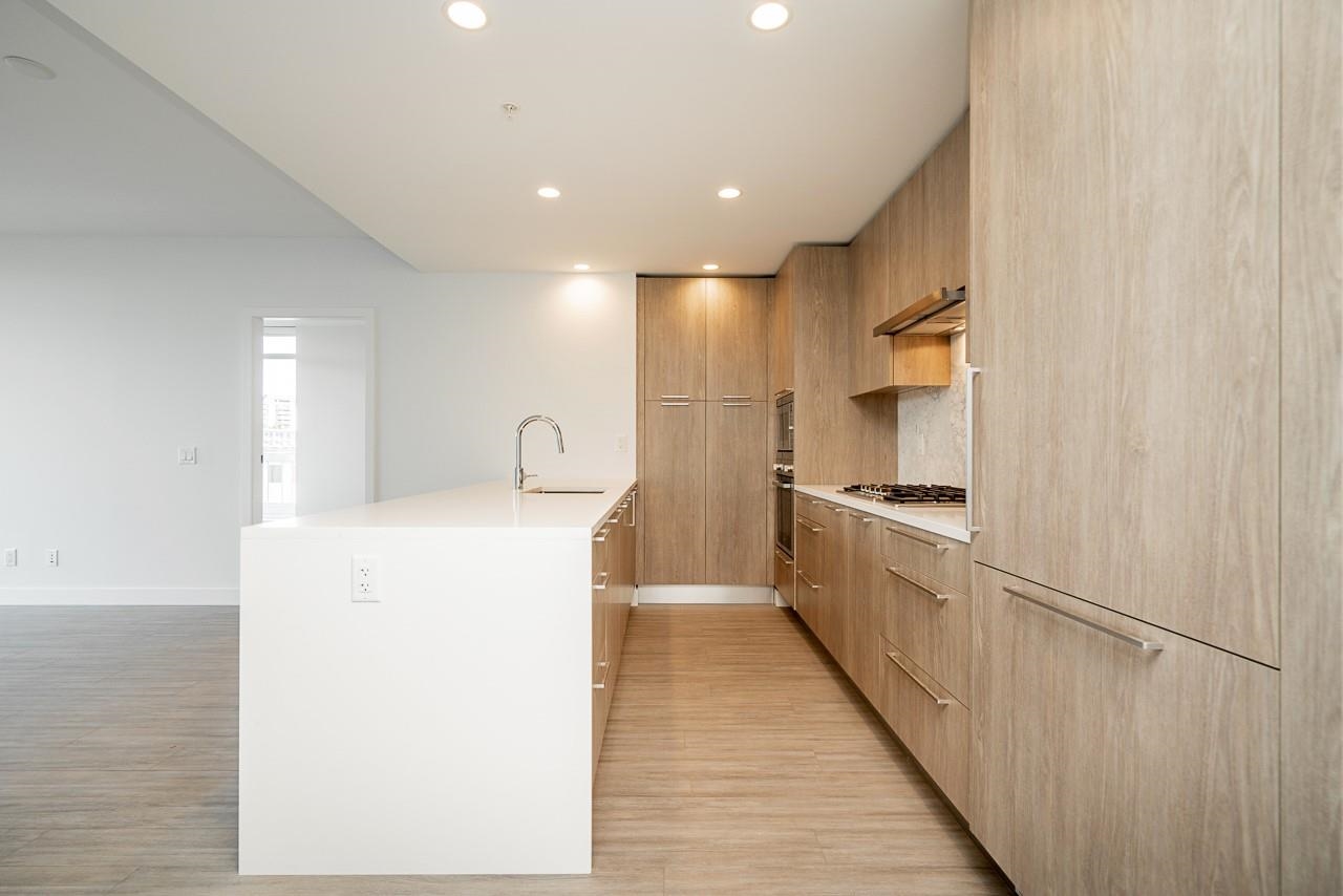 303 6398 SILVER AVENUE Unit: 303