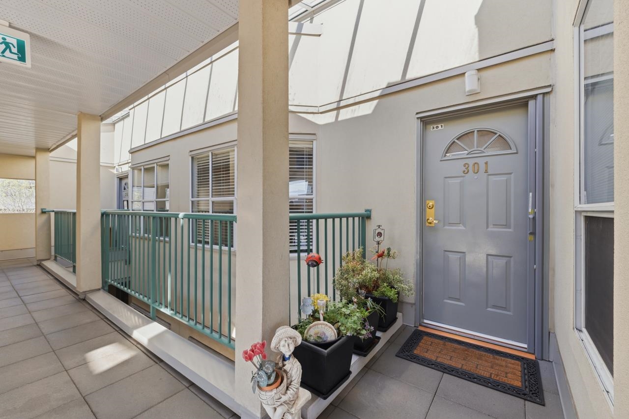 301 20680 56 AVENUE Unit: 301