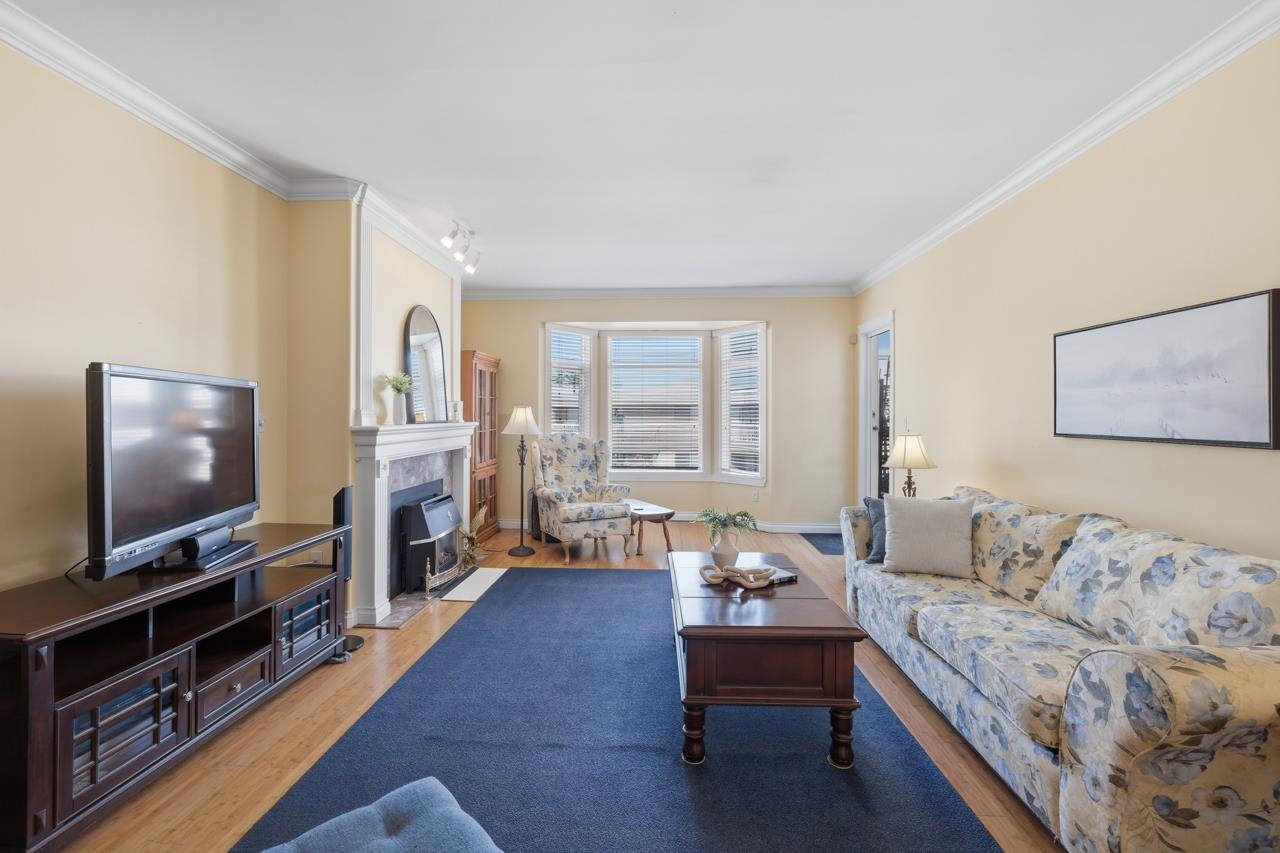 301 20680 56 AVENUE Unit: 301