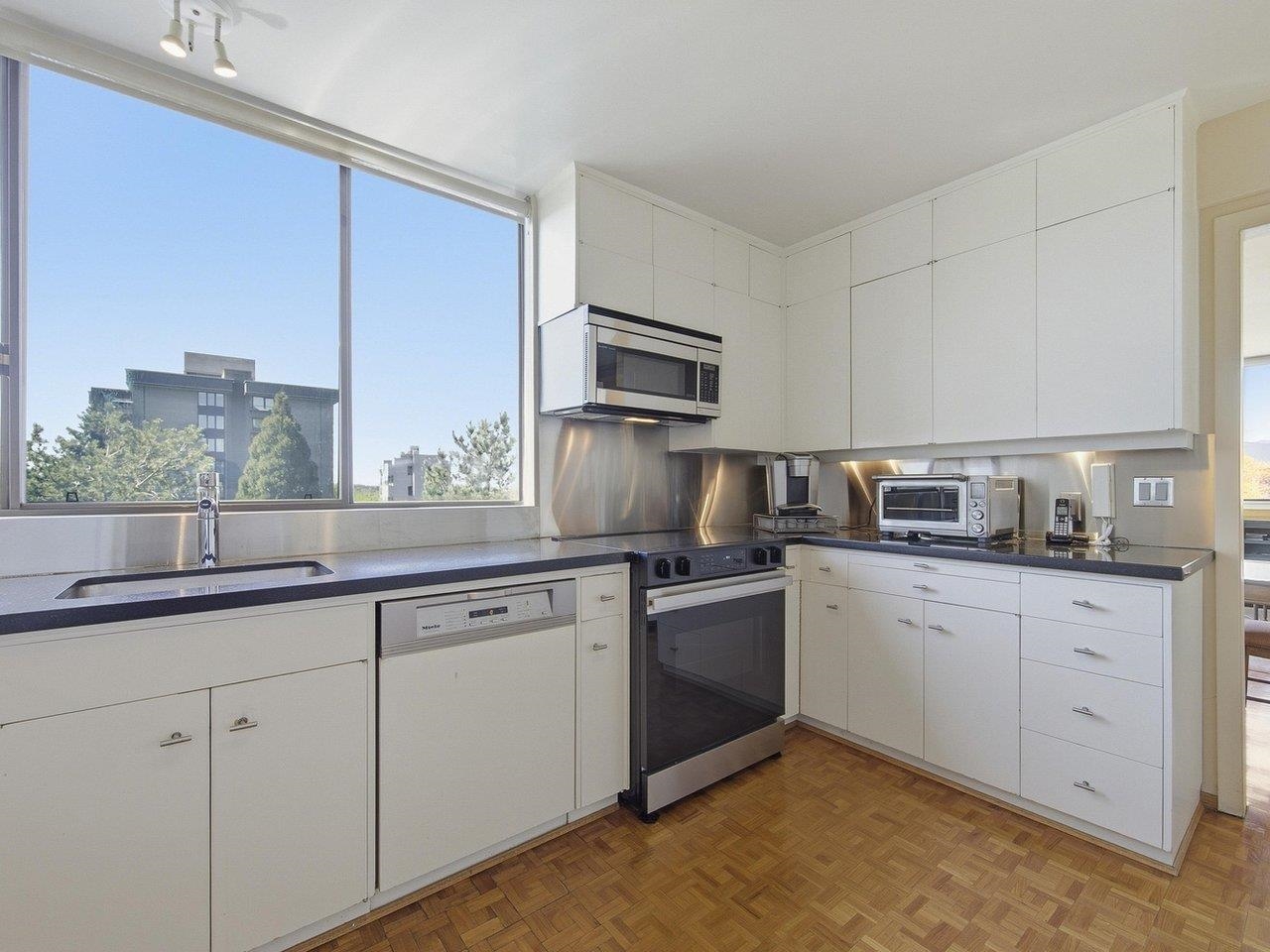 900 1685 W 14TH AVENUE Unit: 900