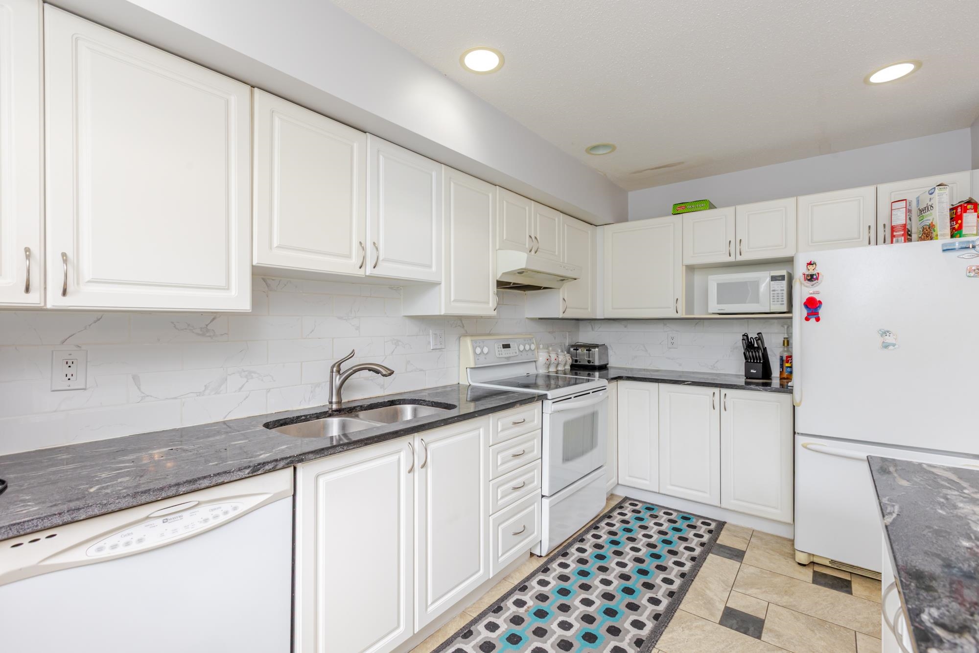 74 16388 85 AVE AVENUE Unit: 74