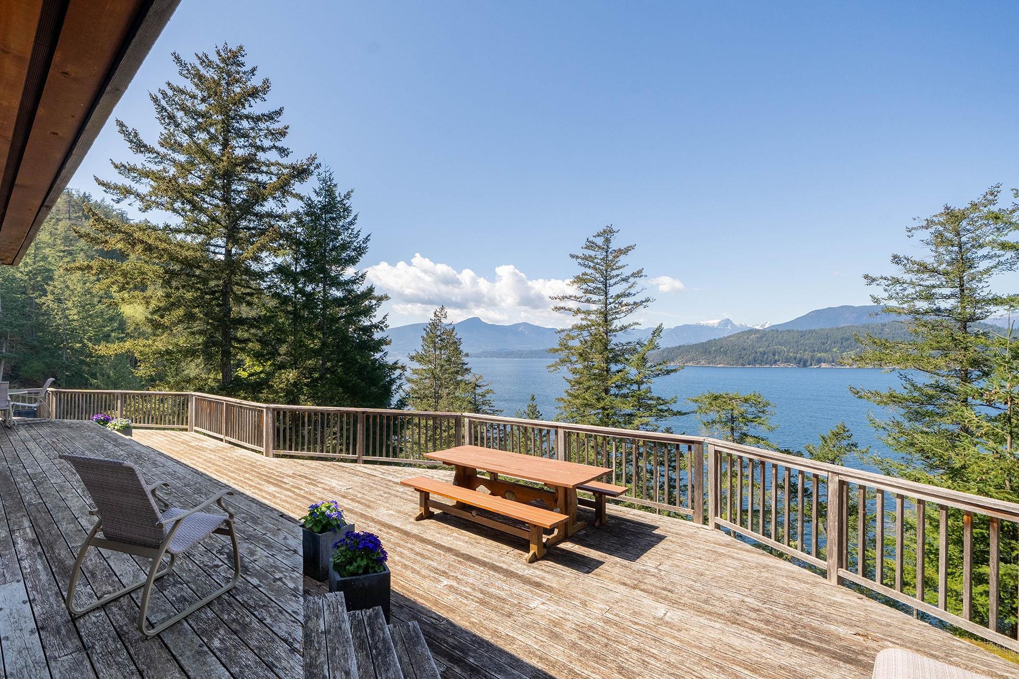 520 SMUGGLERS COVE ROAD