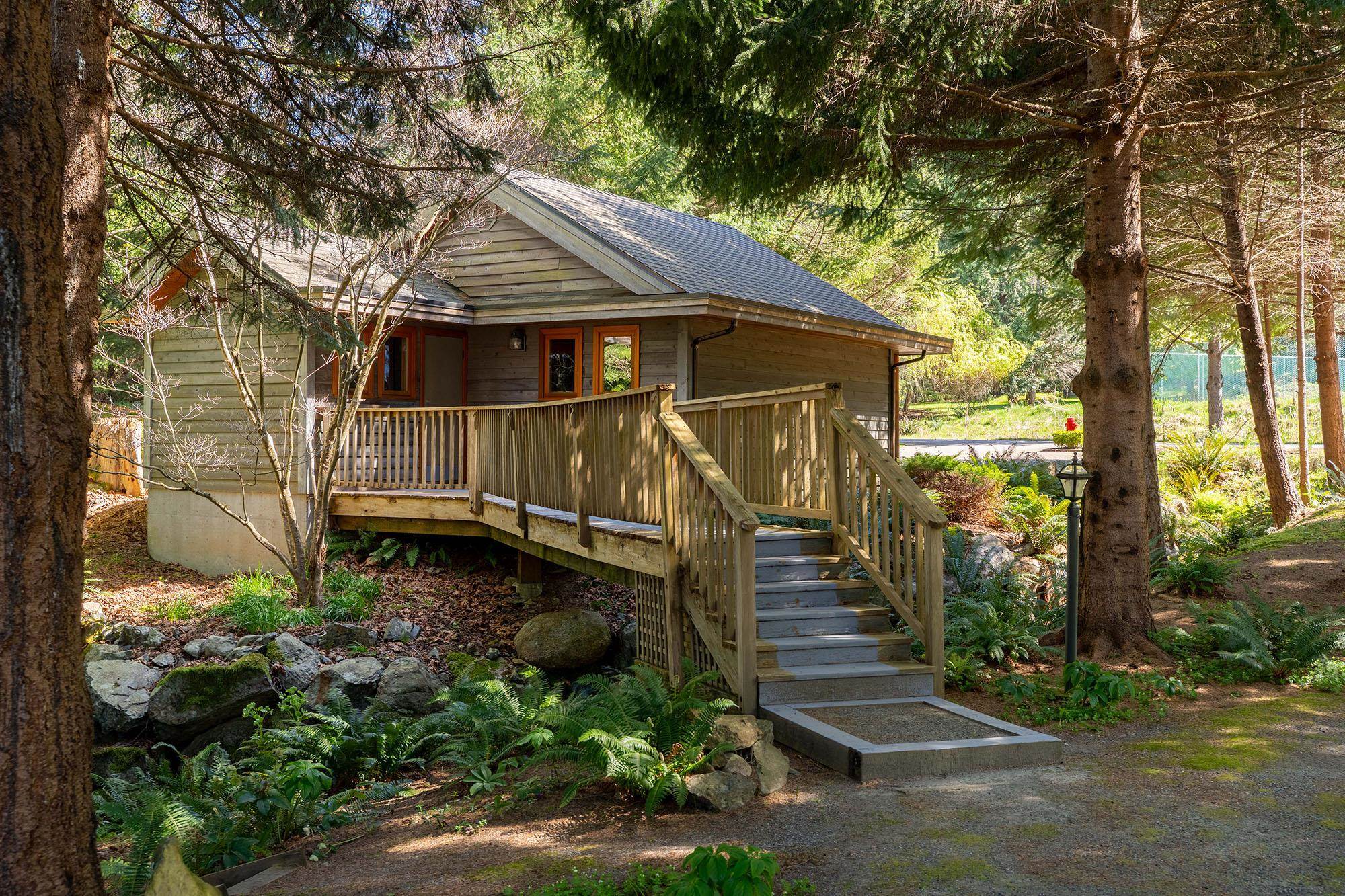 520 SMUGGLERS COVE ROAD