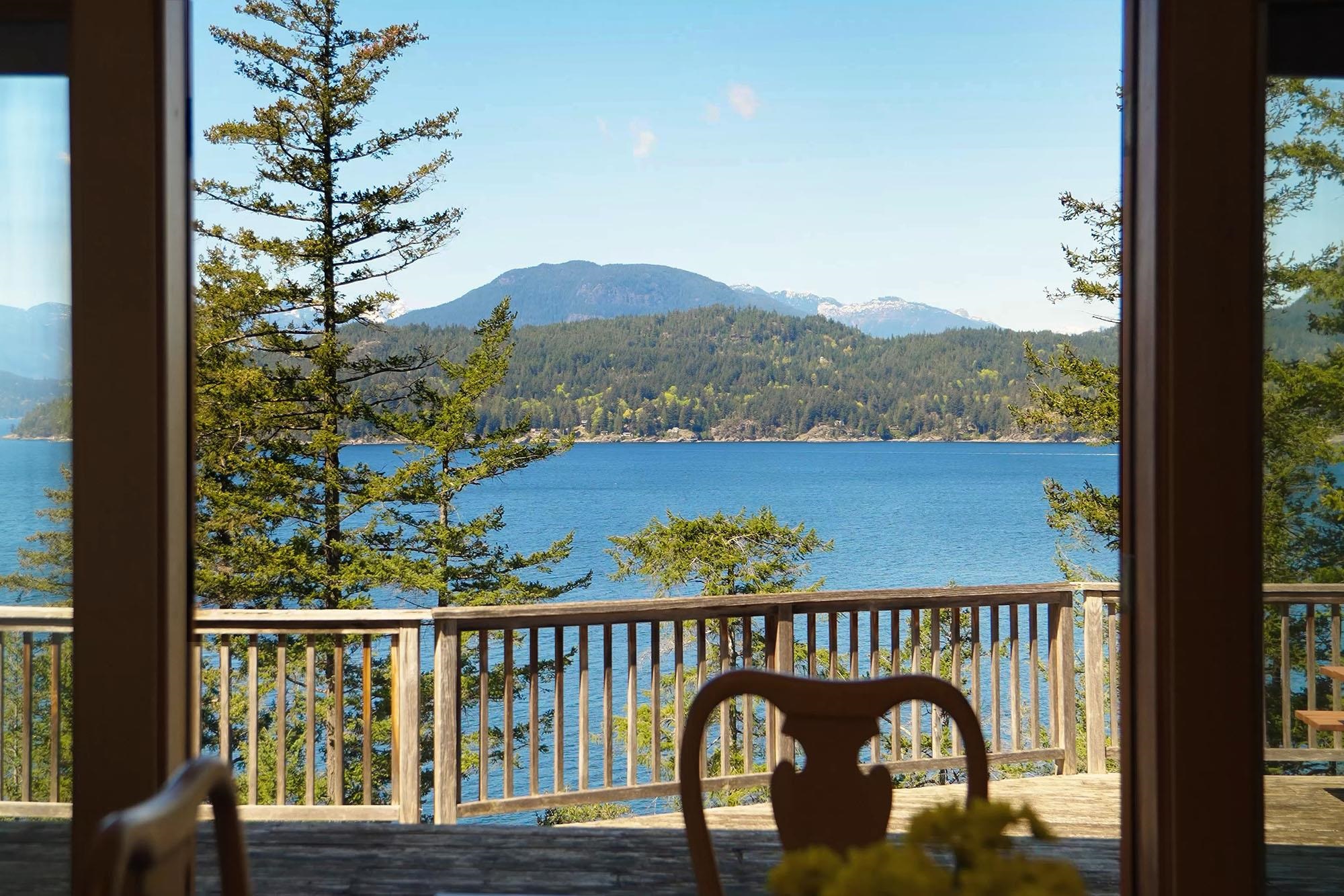 520 SMUGGLERS COVE ROAD