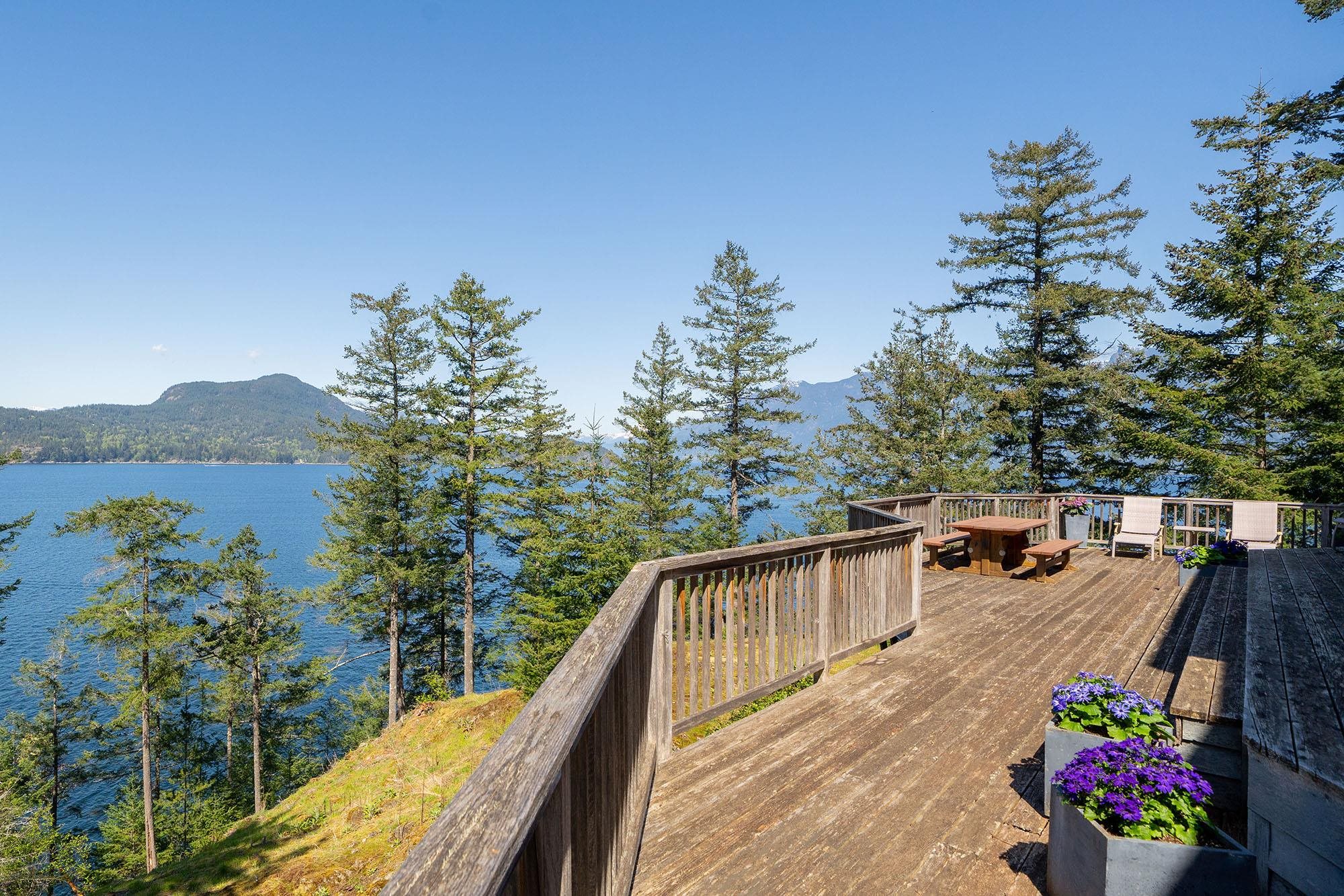 520 SMUGGLERS COVE ROAD