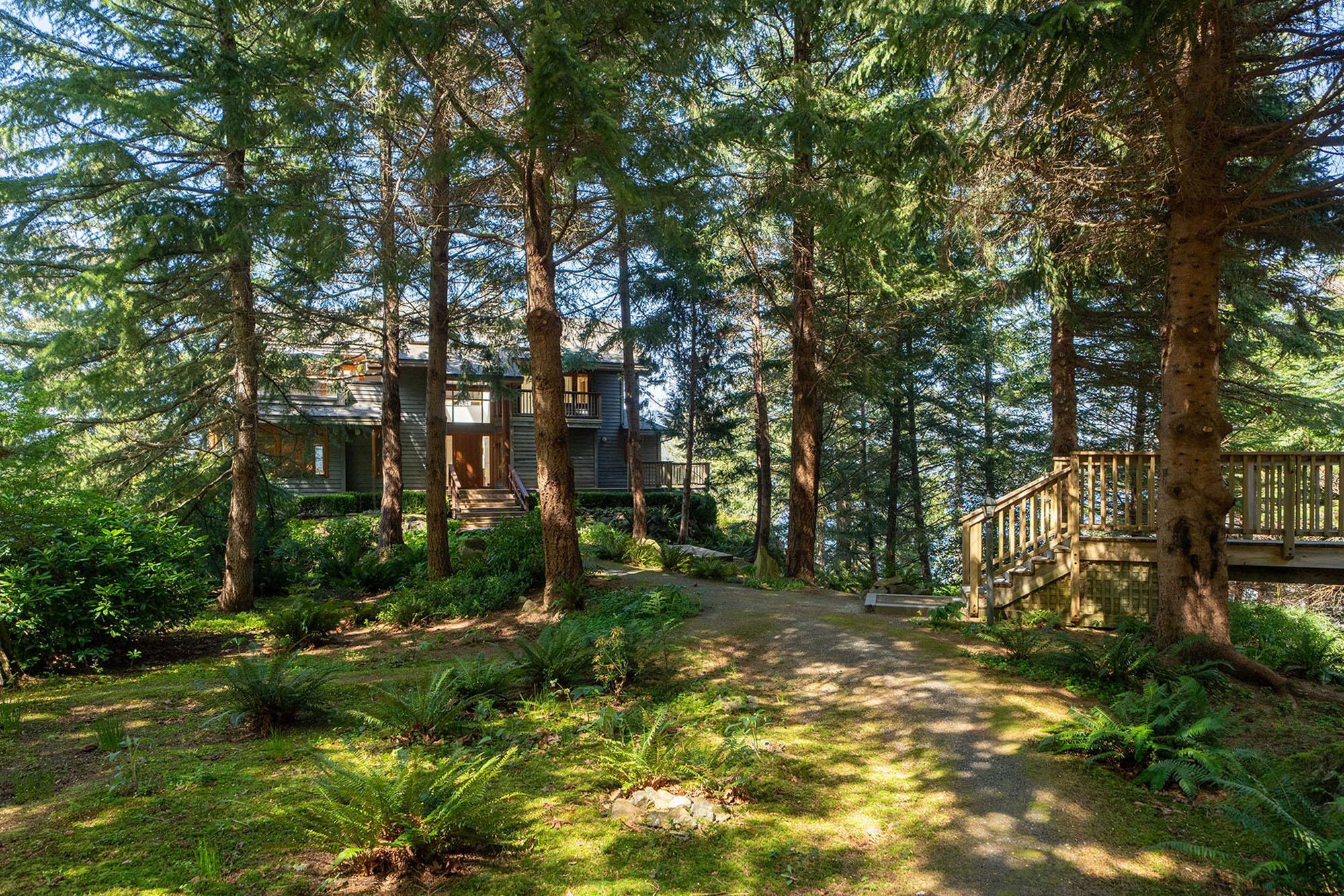 520 SMUGGLERS COVE ROAD