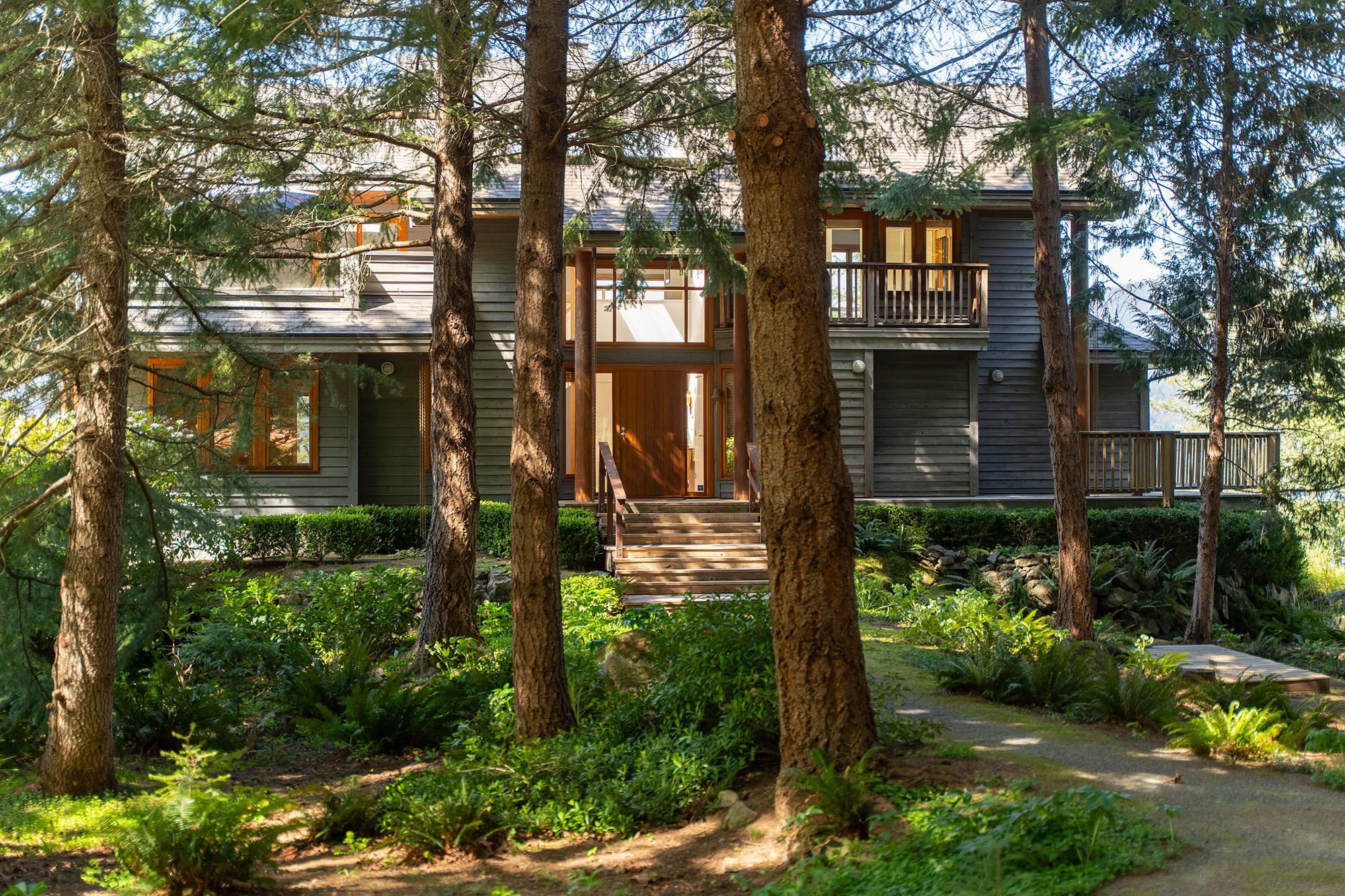 520 SMUGGLERS COVE ROAD