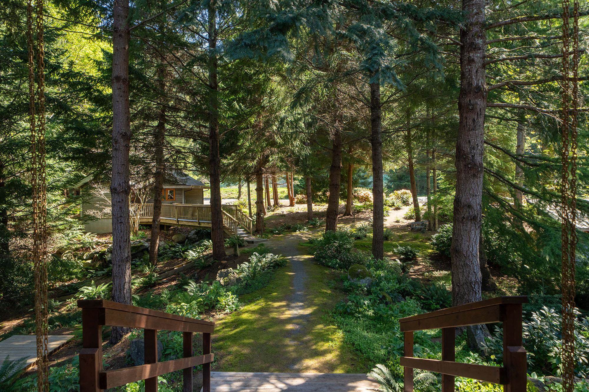 520 SMUGGLERS COVE ROAD