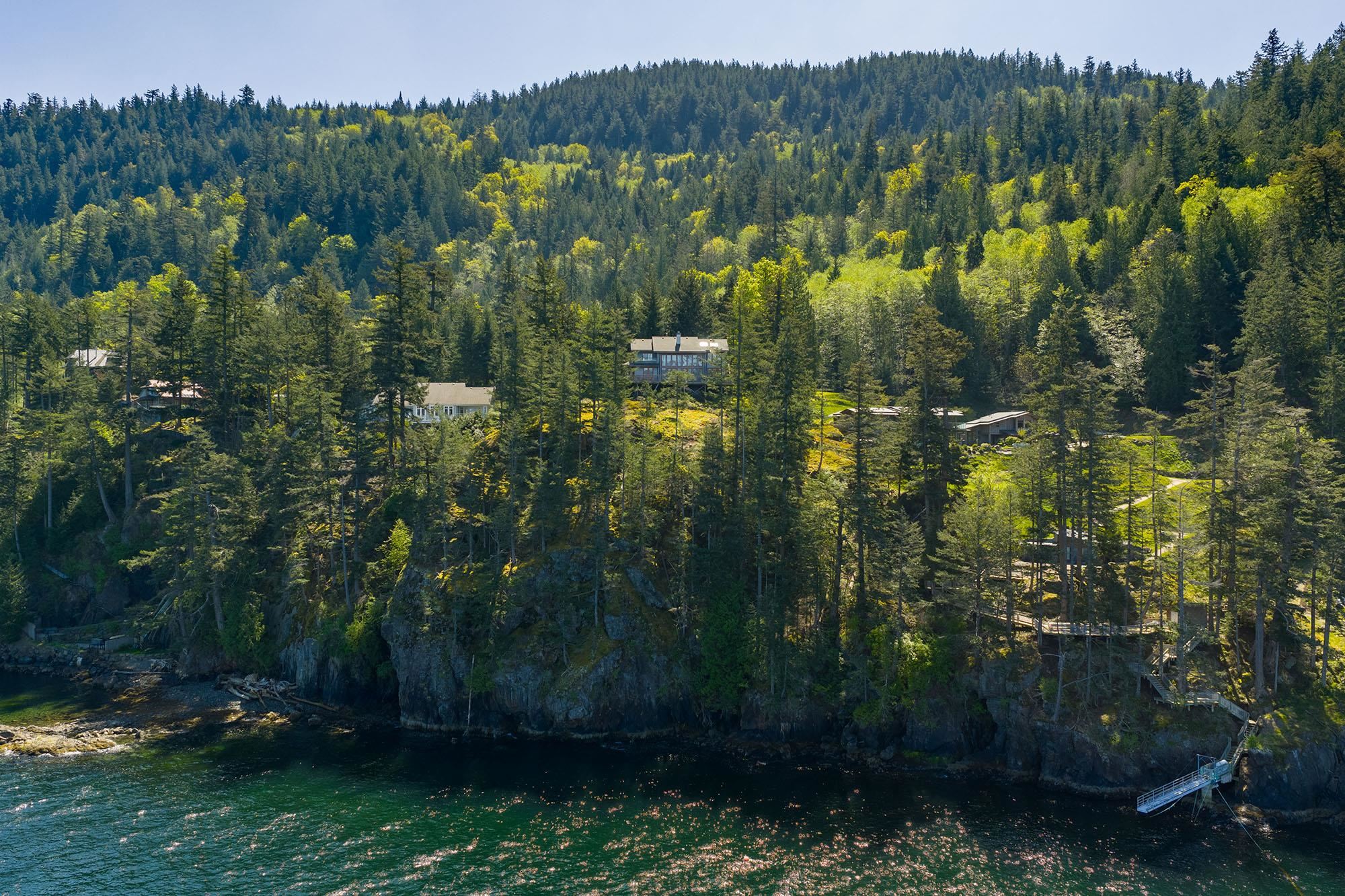 520 SMUGGLERS COVE ROAD