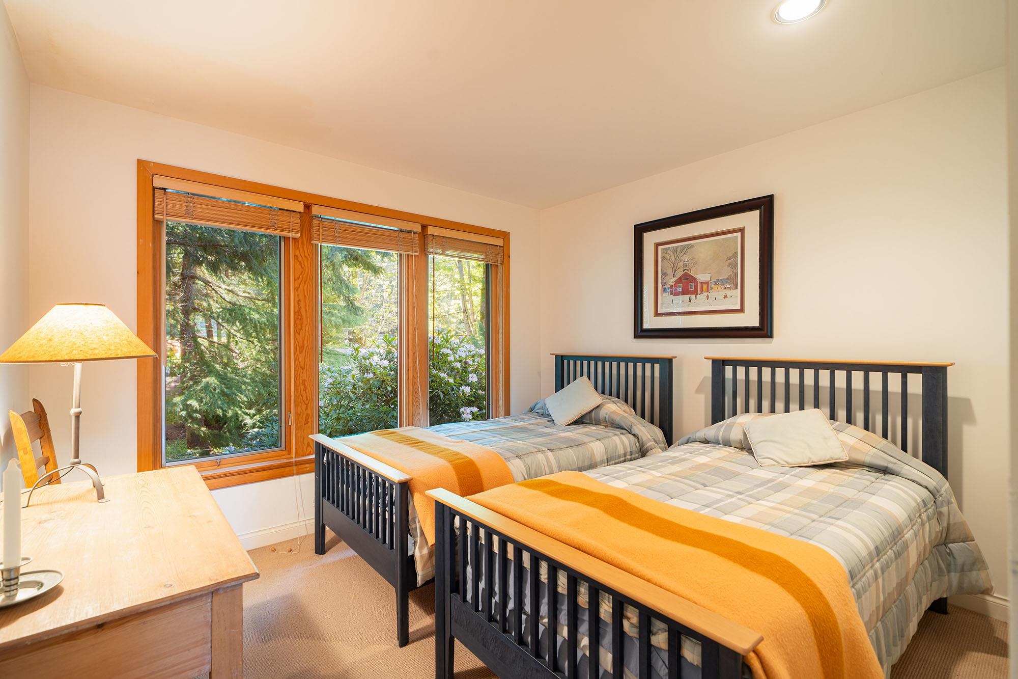 520 SMUGGLERS COVE ROAD