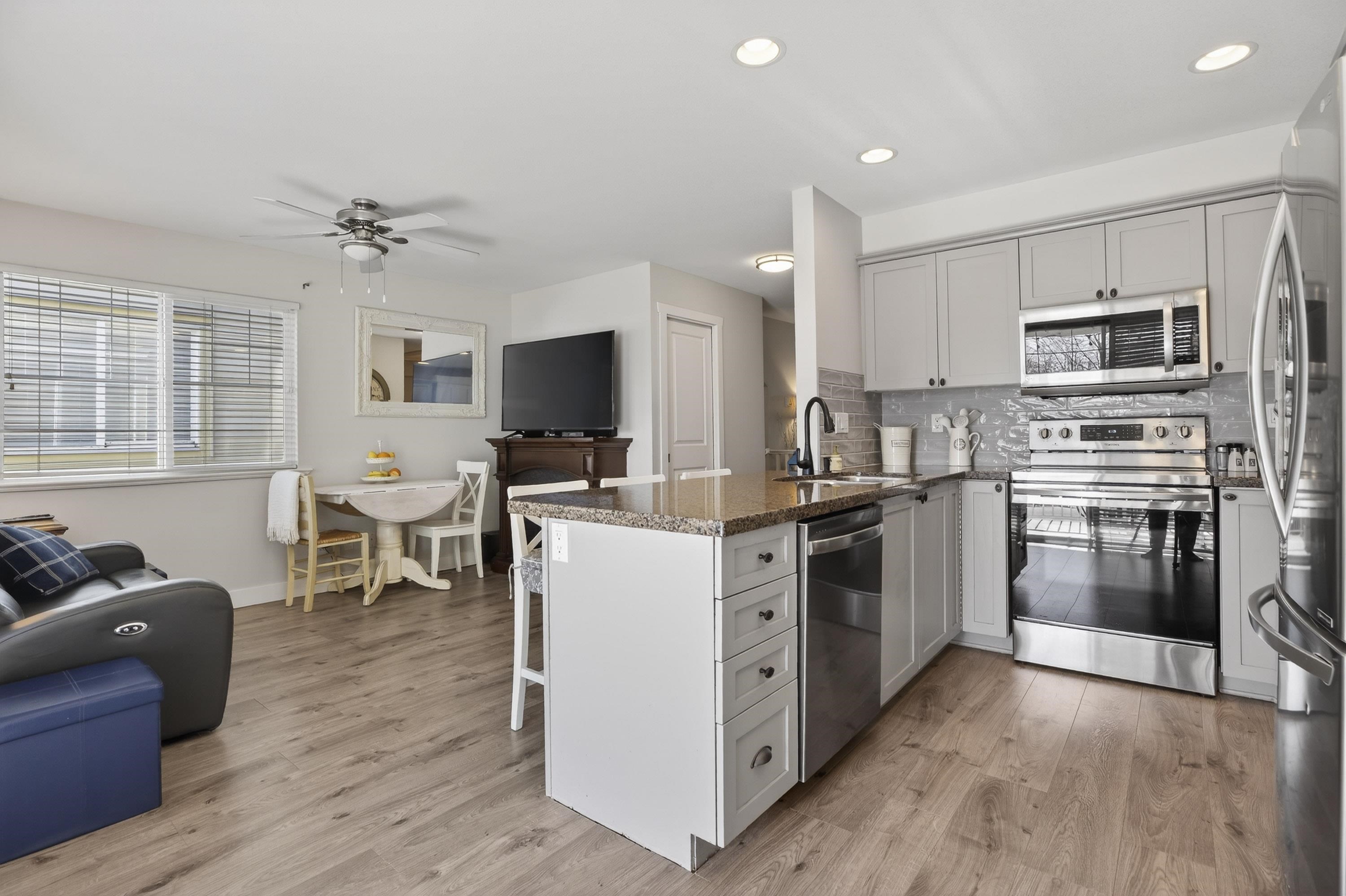 13 6568 193B STREET Unit: 13