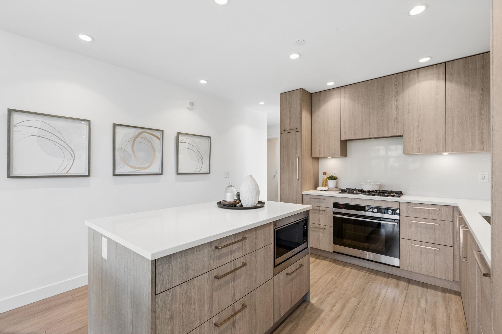 201 707 E 3RD STREET Unit: 201