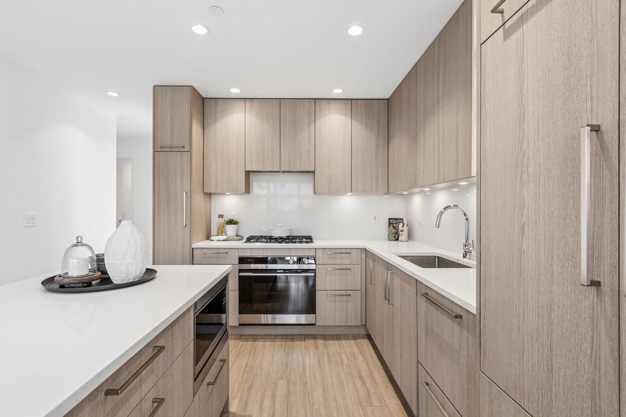 201 707 E 3RD STREET Unit: 201