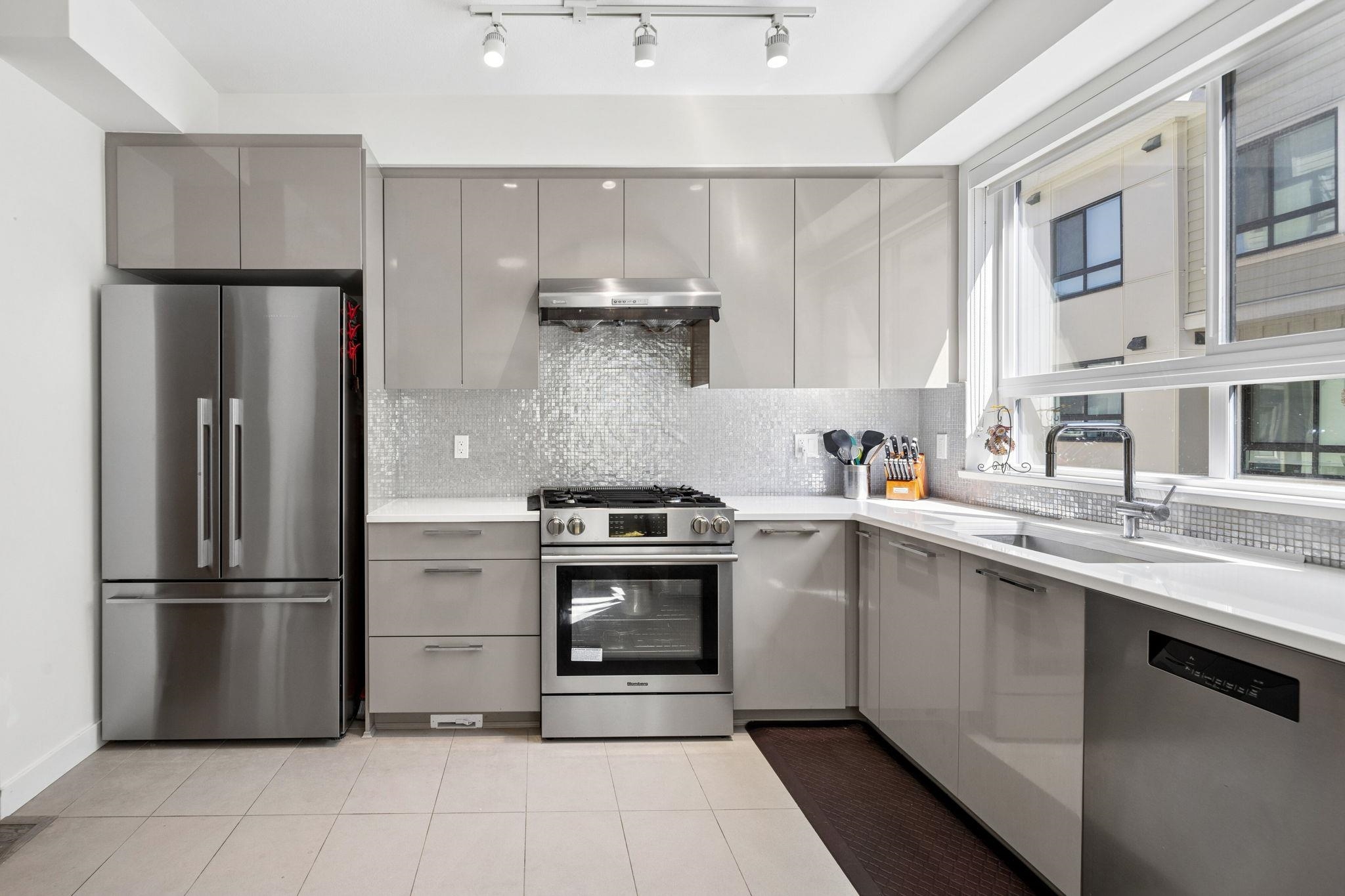 77 10199 RIVER DRIVE Unit: 77