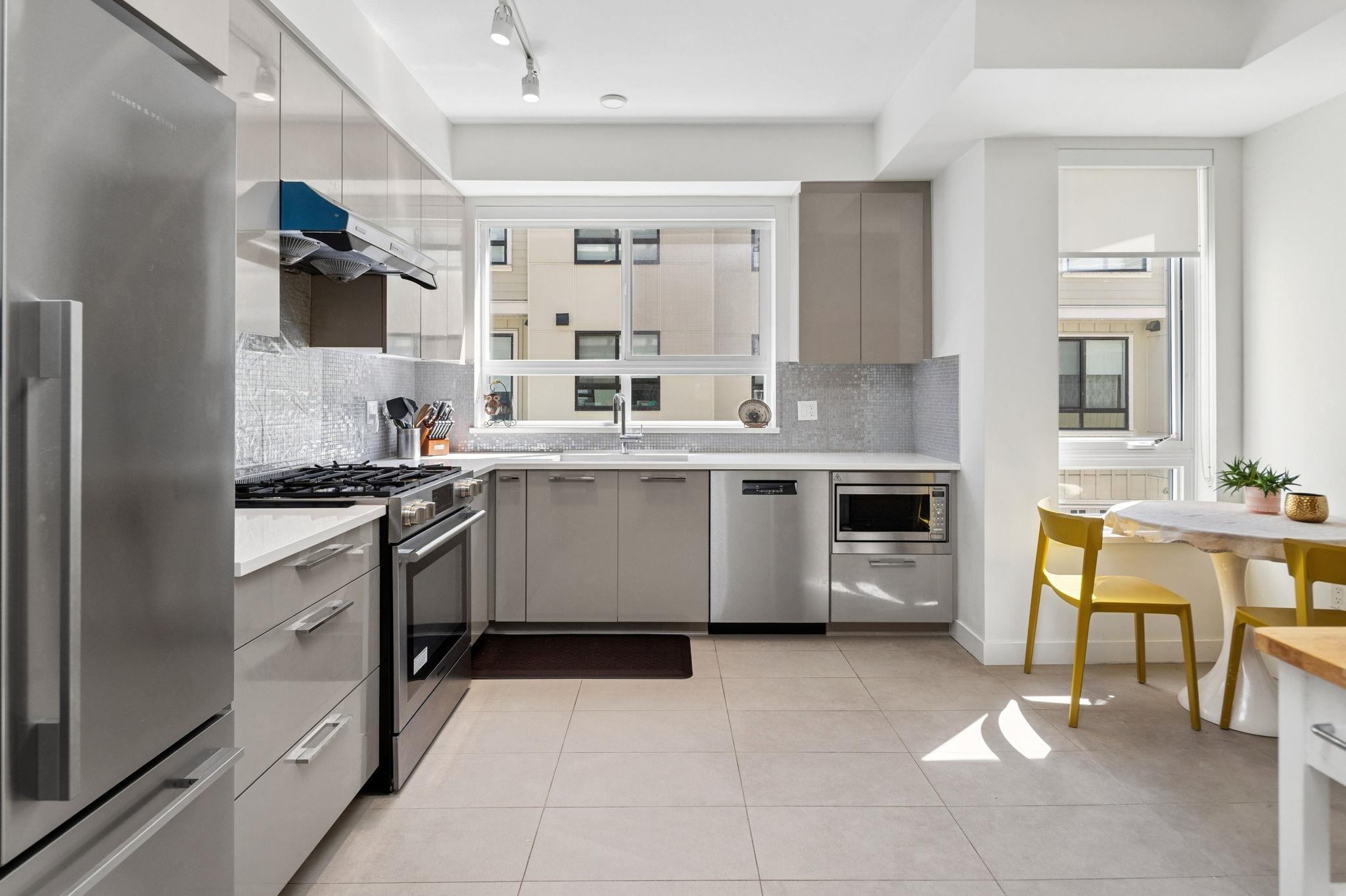 77 10199 RIVER DRIVE Unit: 77