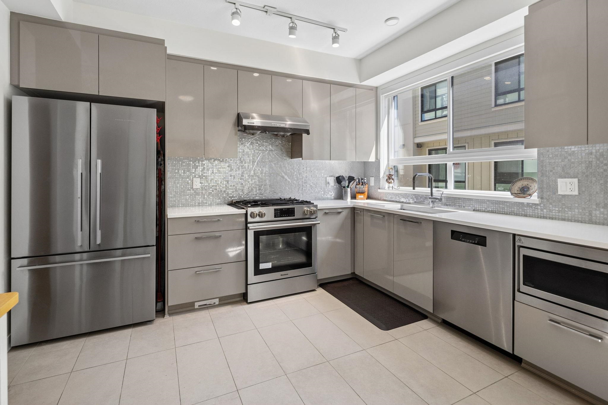 77 10199 RIVER DRIVE Unit: 77