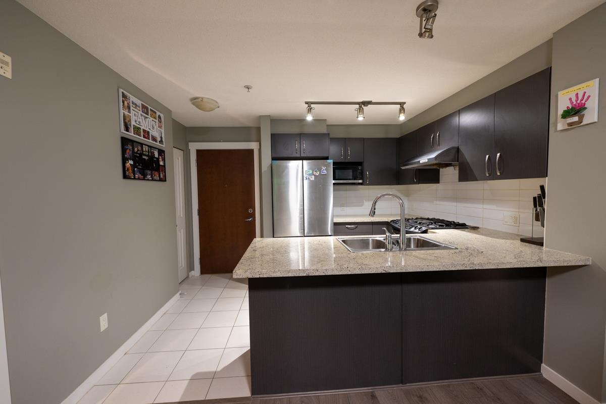 233 9288 ODLIN ROAD Unit: 233