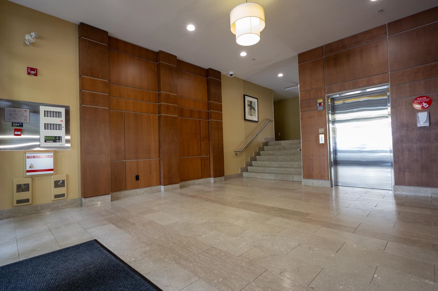 233 9288 ODLIN ROAD Unit: 233