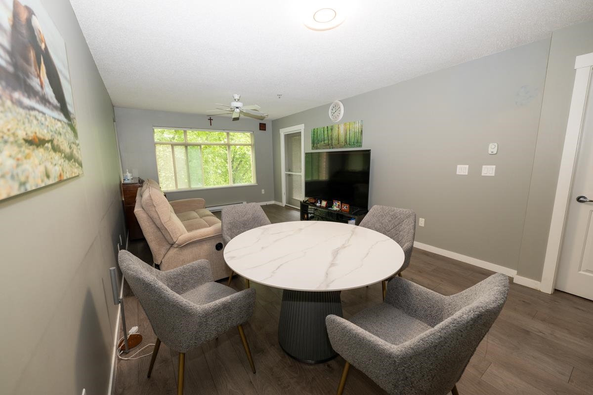 233 9288 ODLIN ROAD Unit: 233