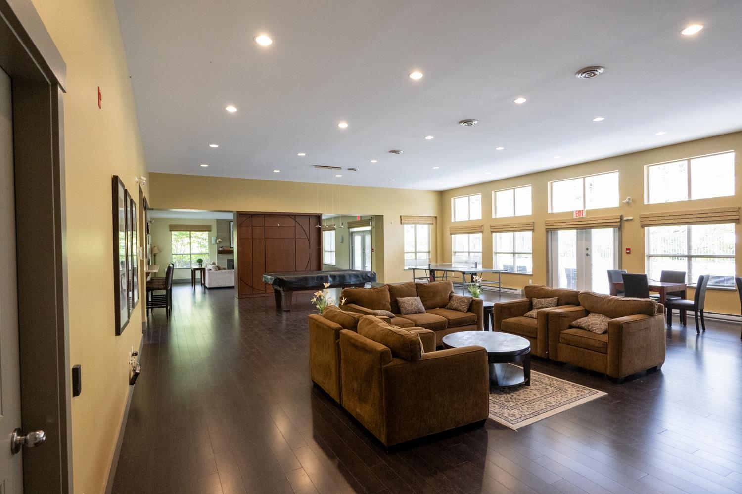 233 9288 ODLIN ROAD Unit: 233