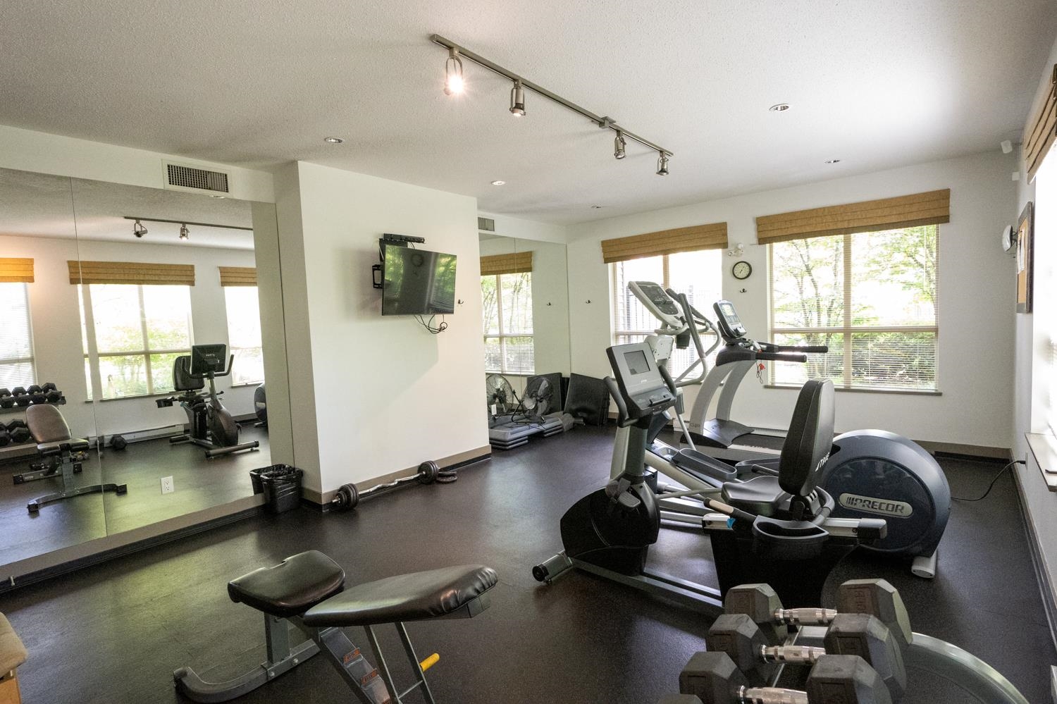 233 9288 ODLIN ROAD Unit: 233
