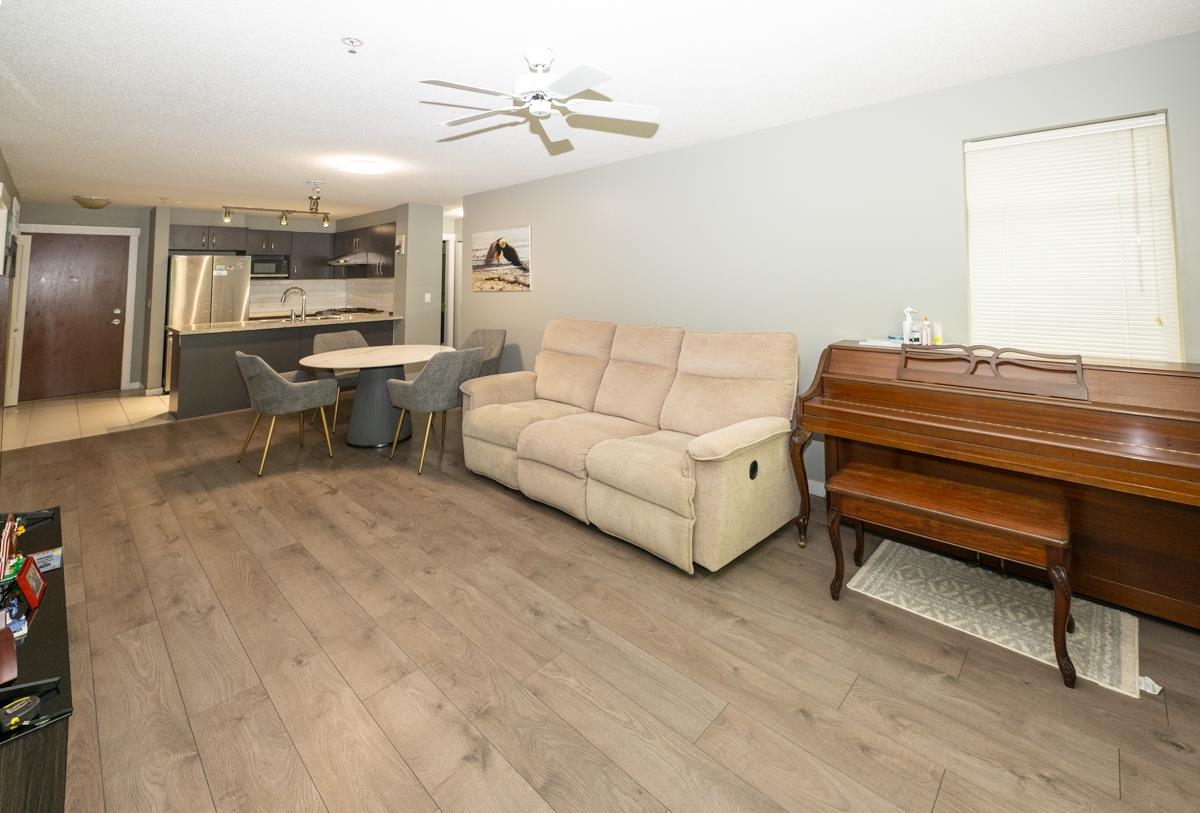 233 9288 ODLIN ROAD Unit: 233