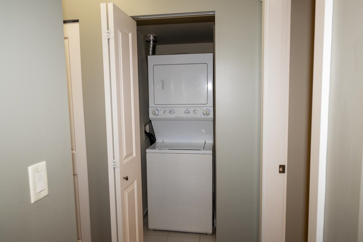 233 9288 ODLIN ROAD Unit: 233